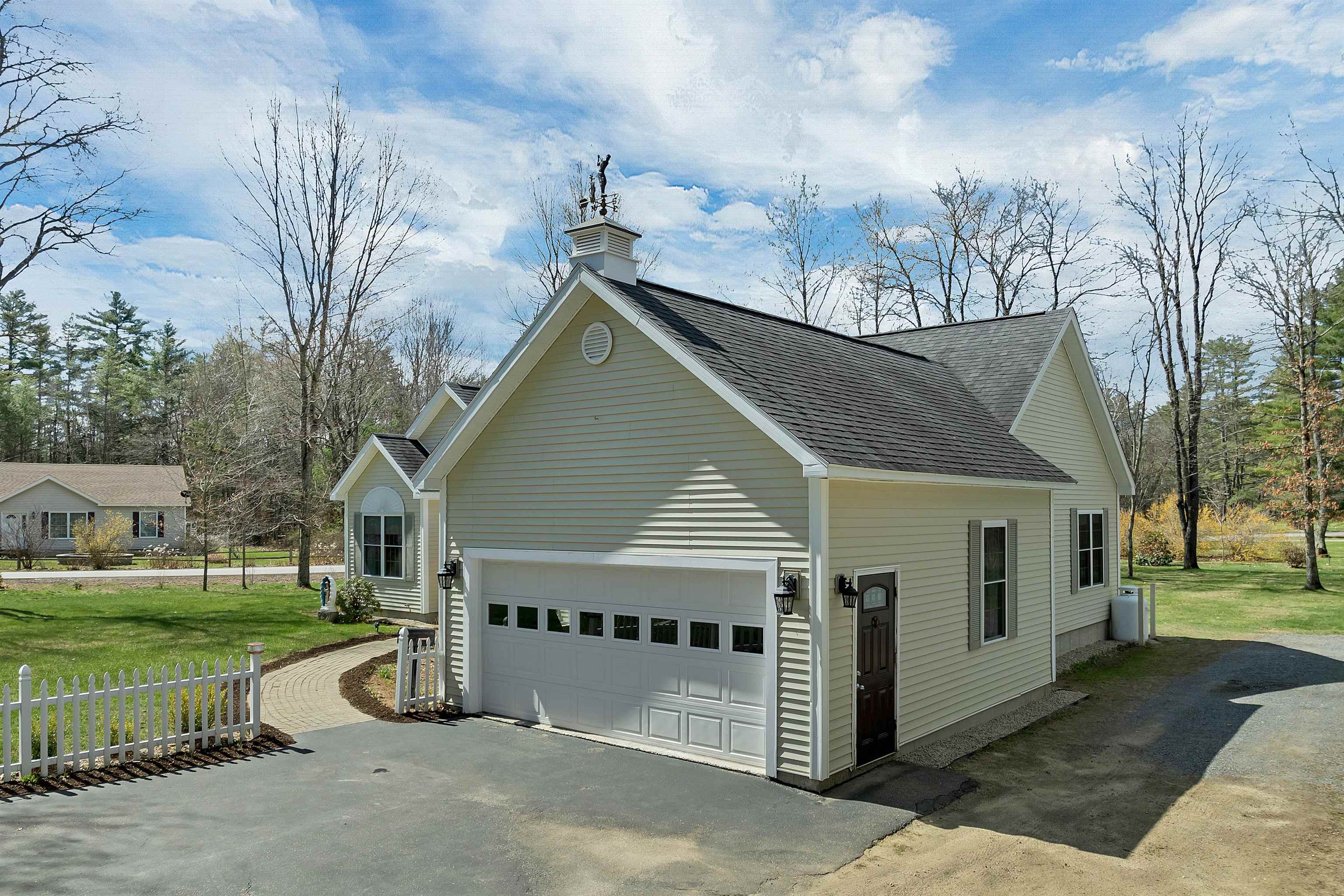 22 Fairway Dr, Ashland, NH 03217