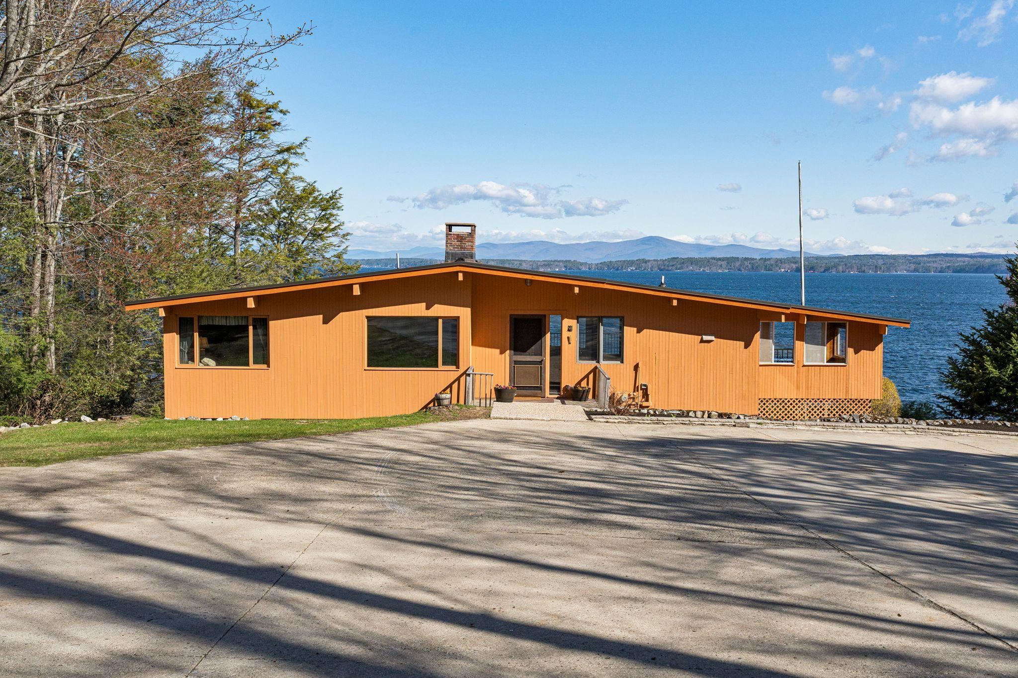 240 Black Point Rd, Alton, NH 03810