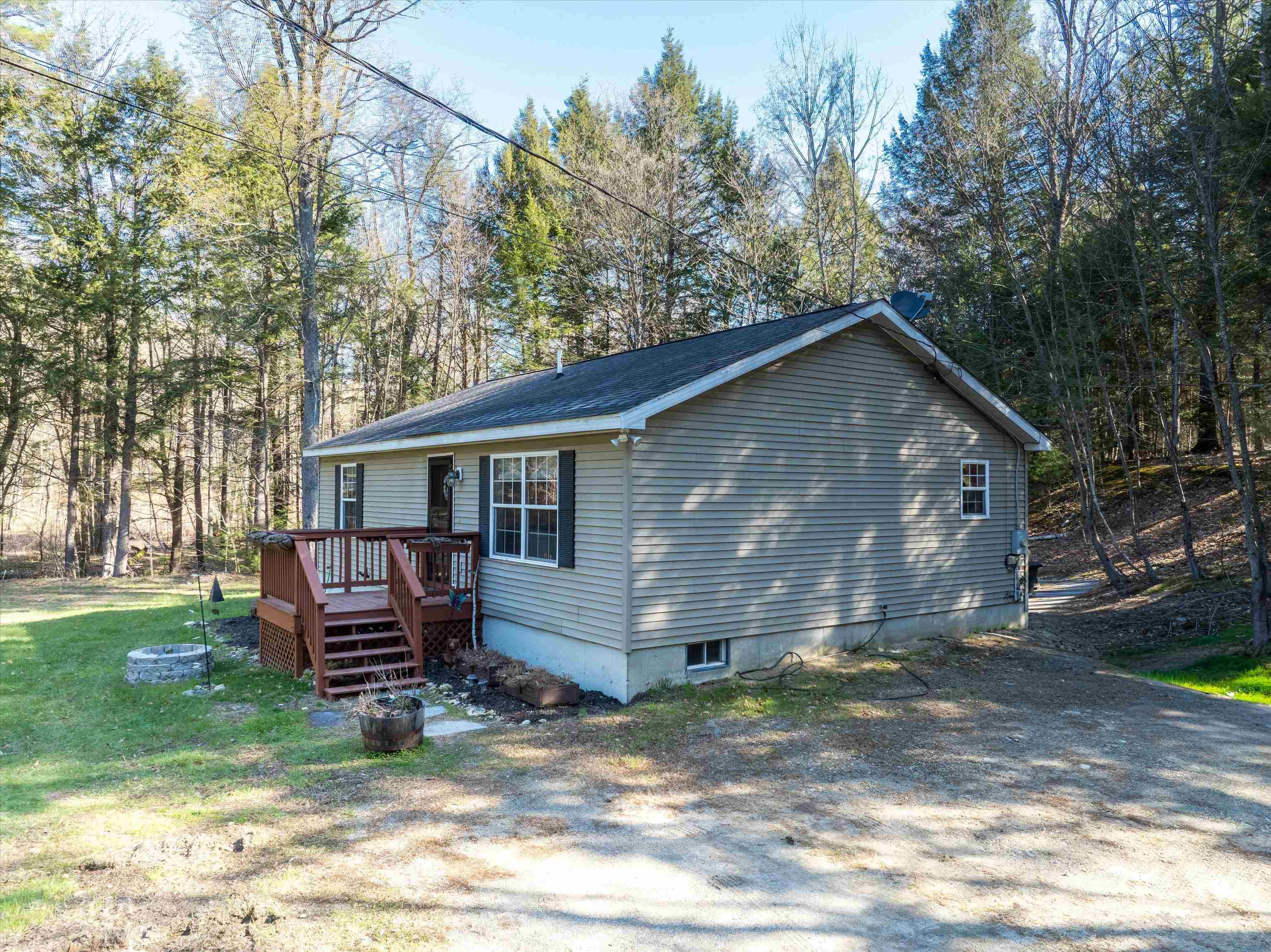 22 Deans Ldg, Chesterfield, NH 03443