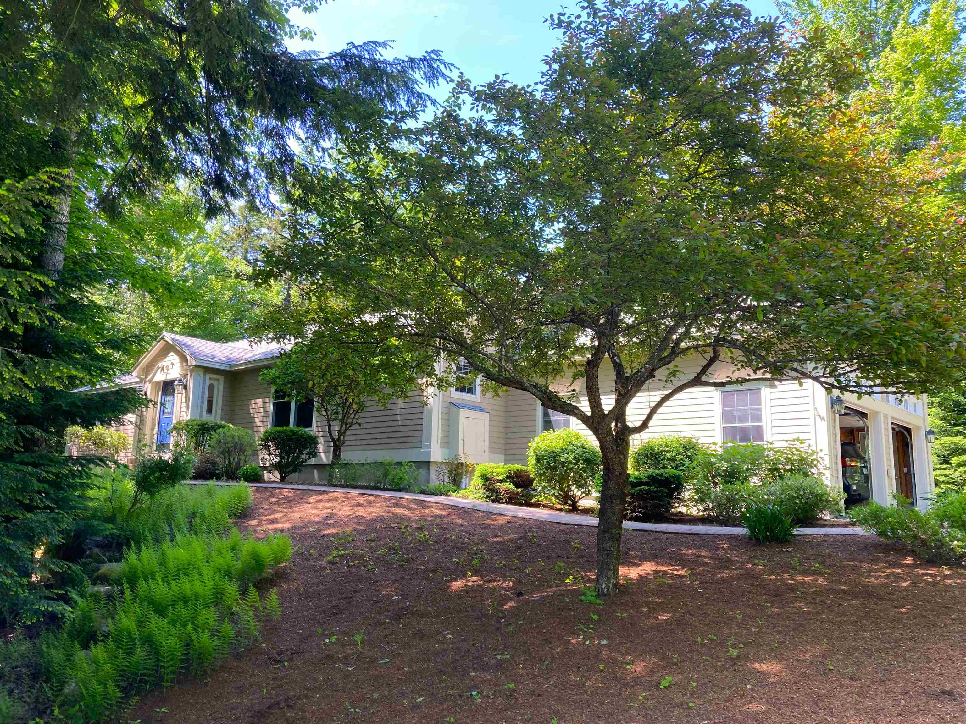 VILLAGE OF EASTMAN IN TOWN OF SPRINGFIELD NH&nbsp;Home for sale $$699,000 | $277 per sq.ft.
