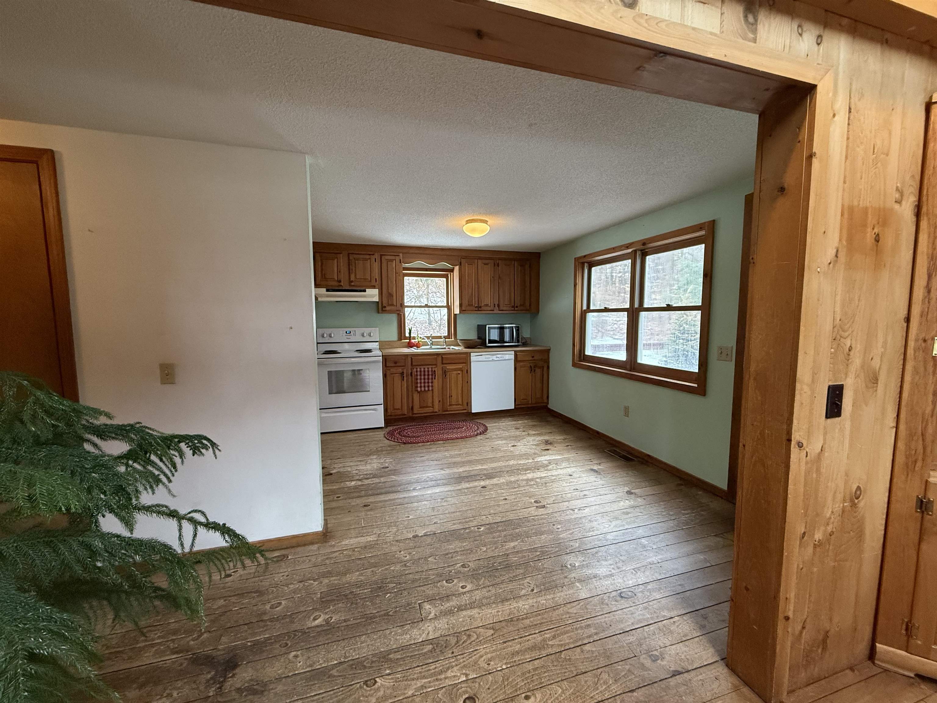 33 Kolbe Ln, Enfield, NH 03748