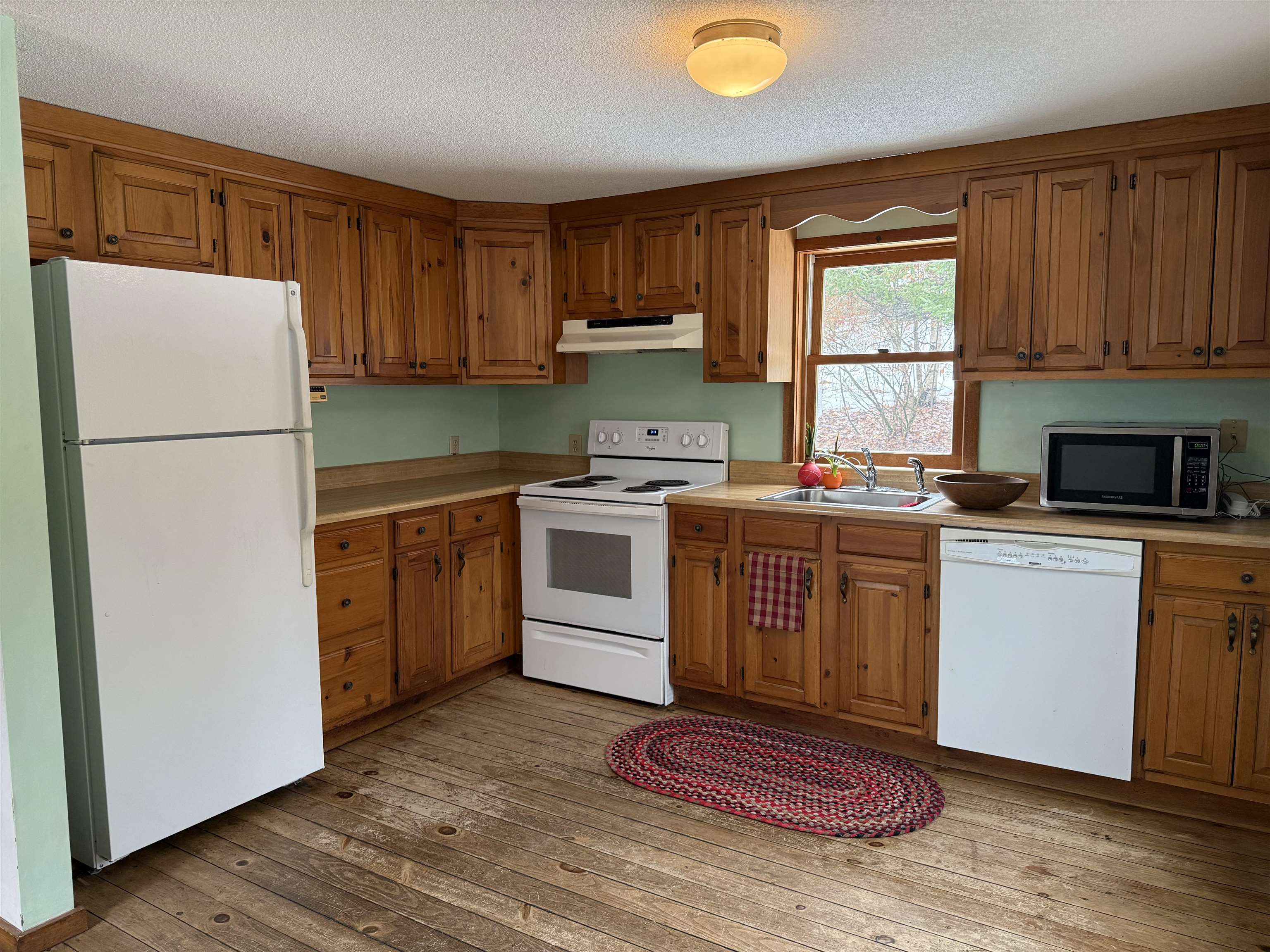 33 Kolbe Ln, Enfield, NH 03748