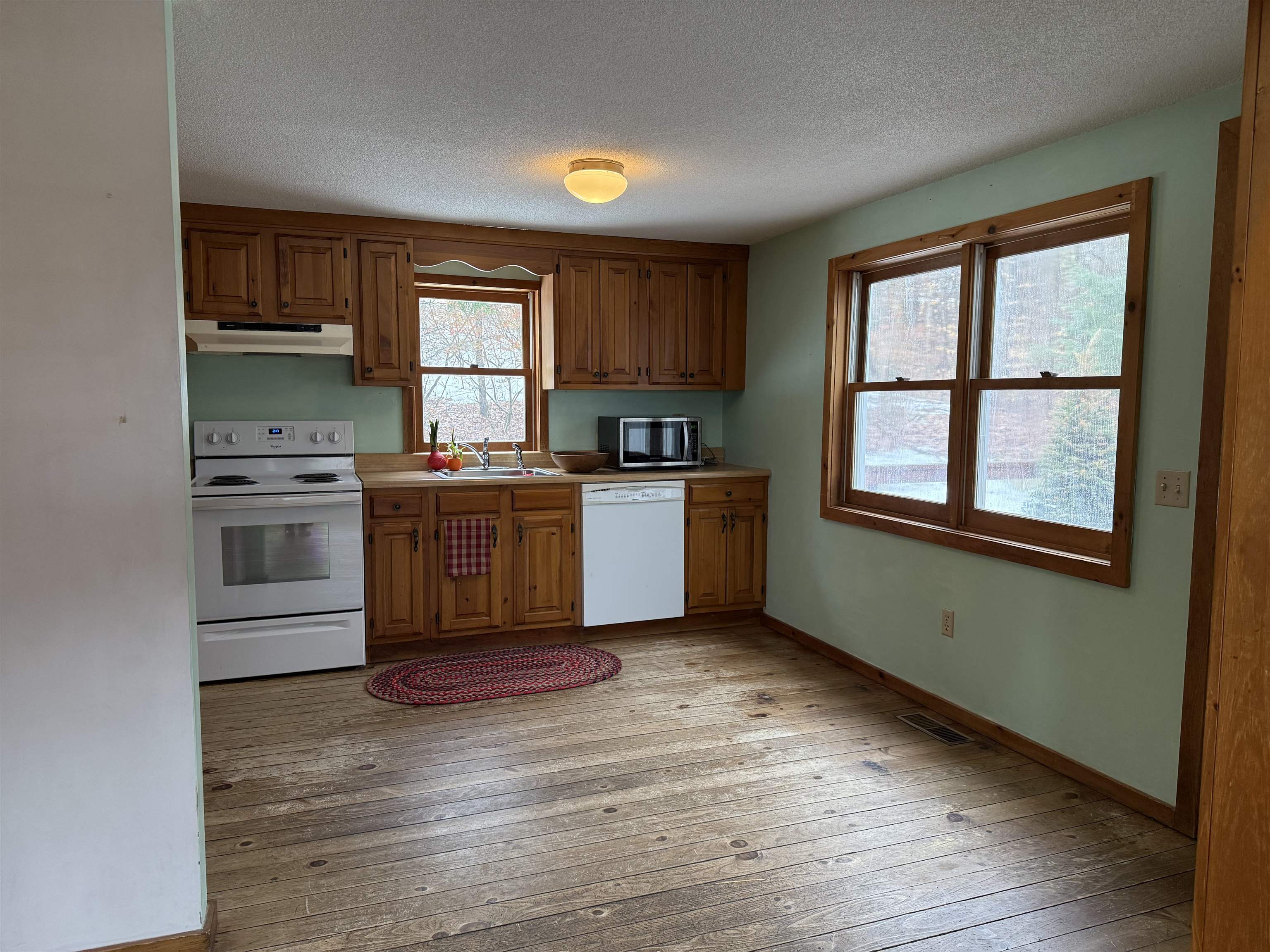 33 Kolbe Ln, Enfield, NH 03748