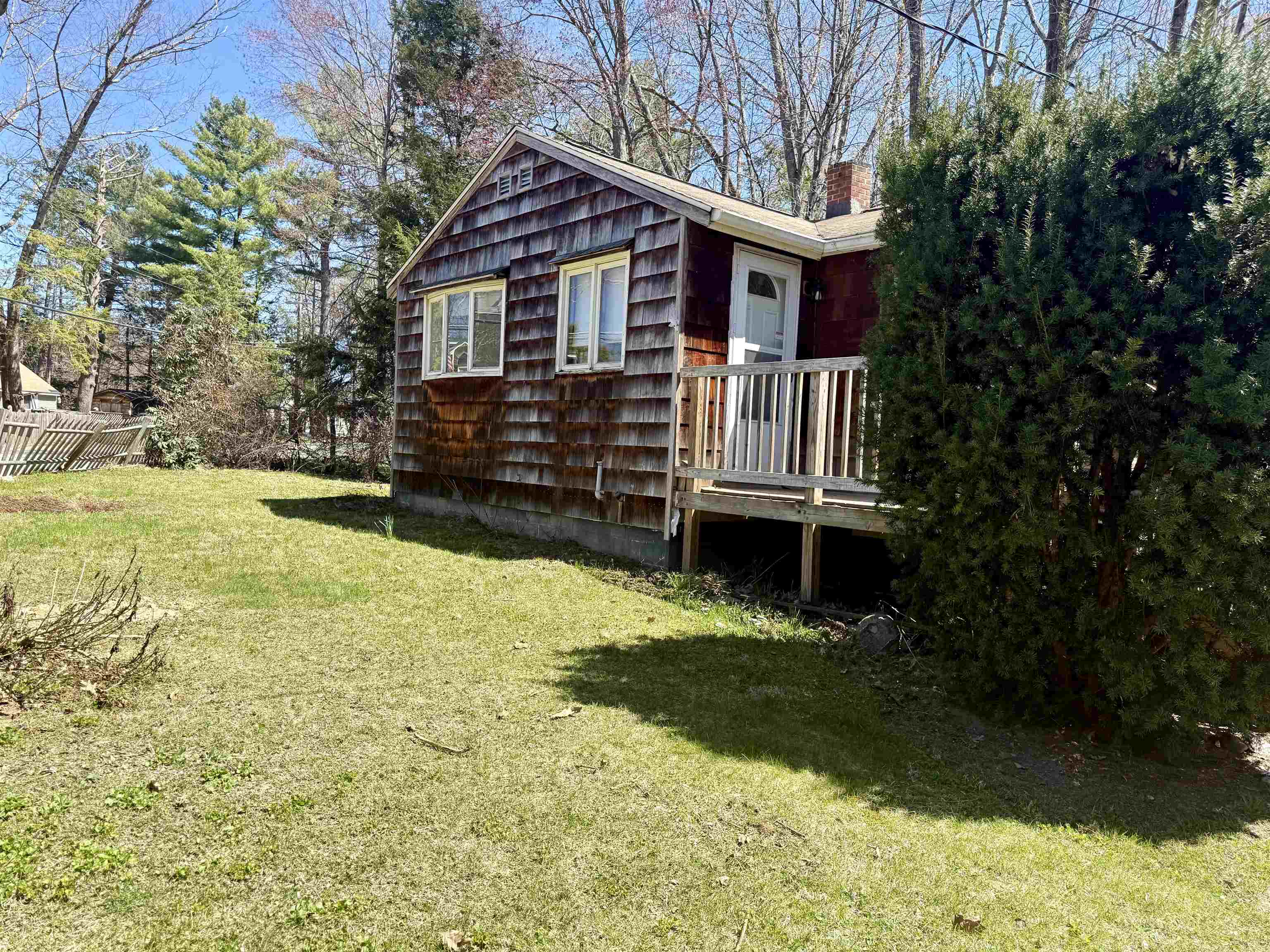 40 Riverside Dr, Fremont, NH 03044