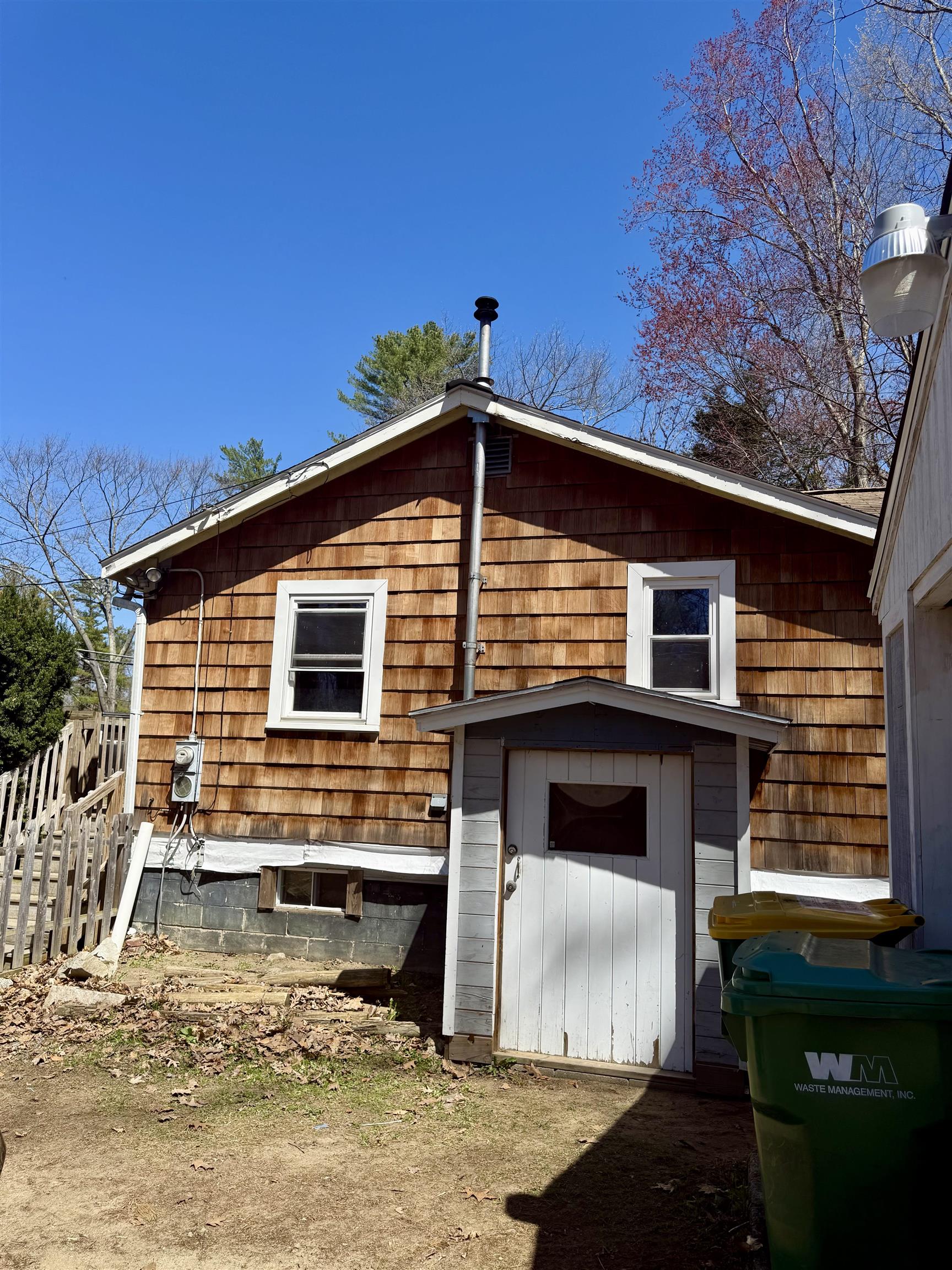 40 Riverside Dr, Fremont, NH 03044