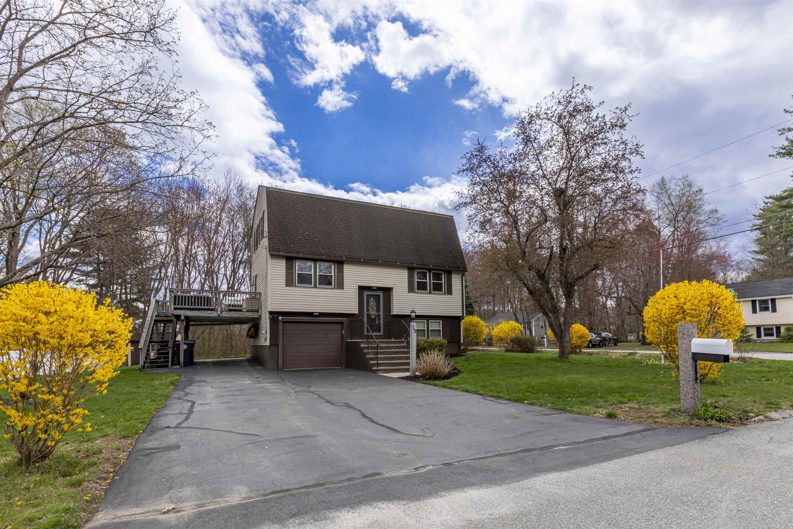 15 Elaine Dr, Nashua, NH 03062