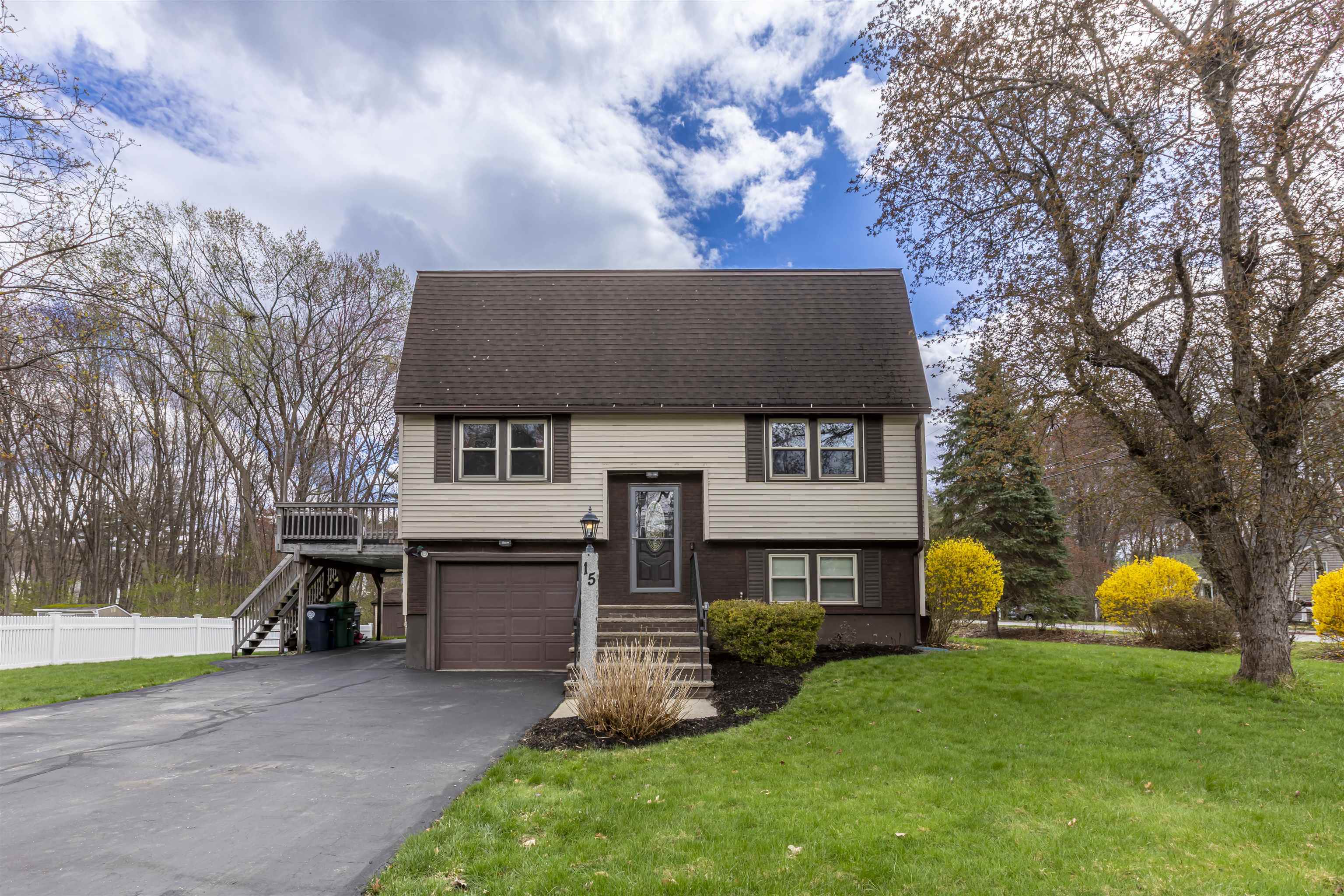 15 Elaine Dr, Nashua, NH 03062