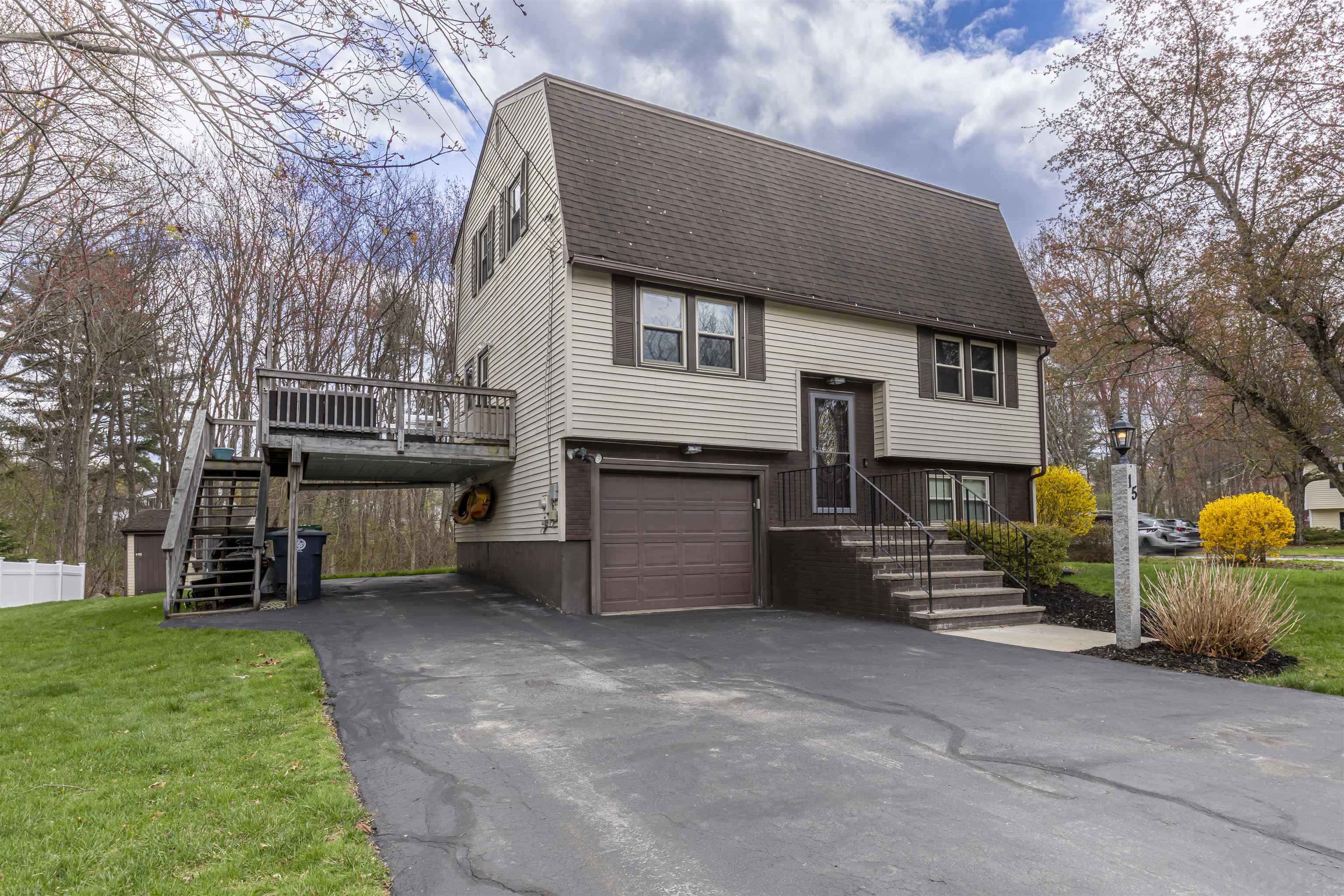 15 Elaine Dr, Nashua, NH 03062