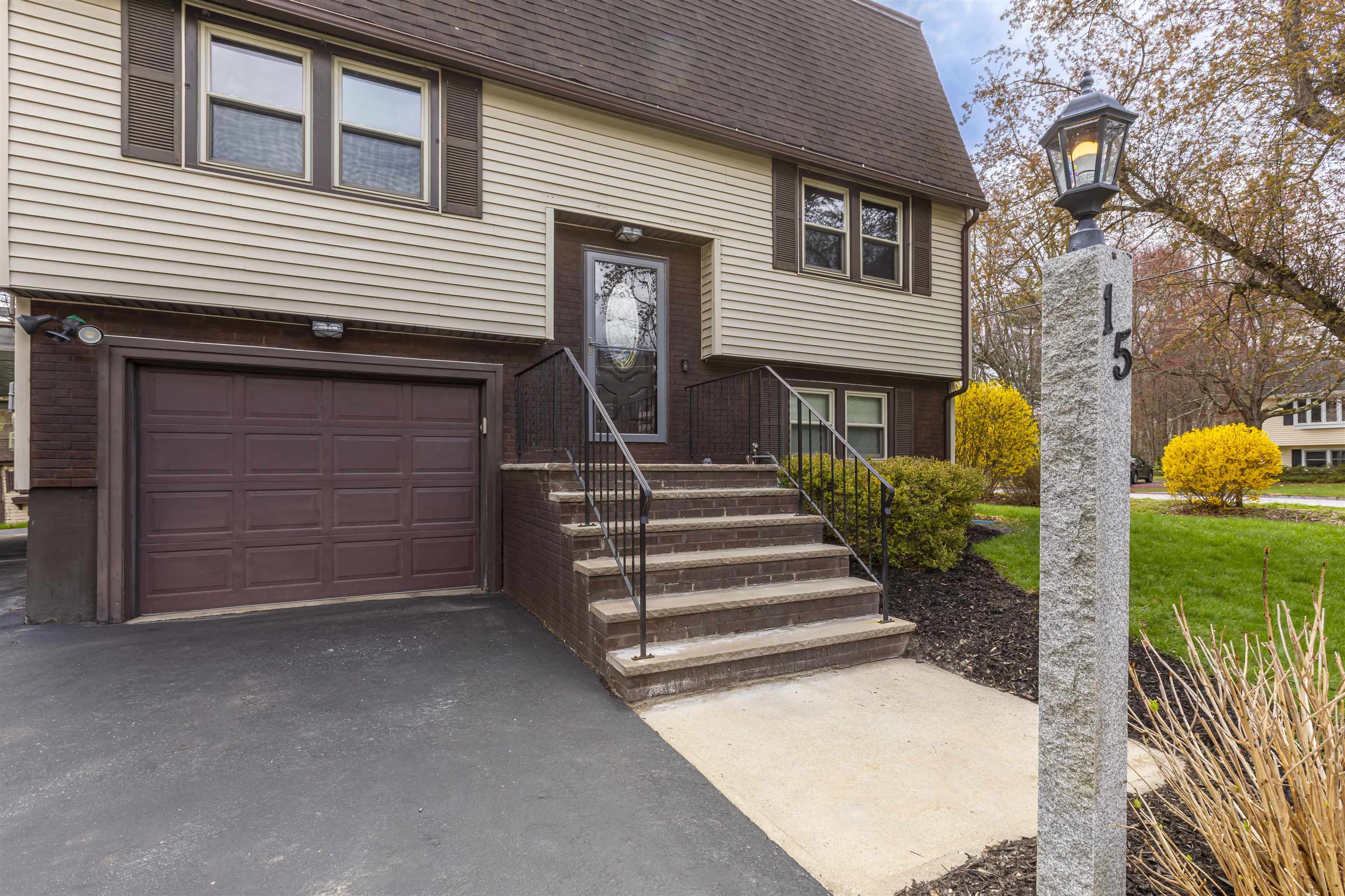 15 Elaine Dr, Nashua, NH 03062