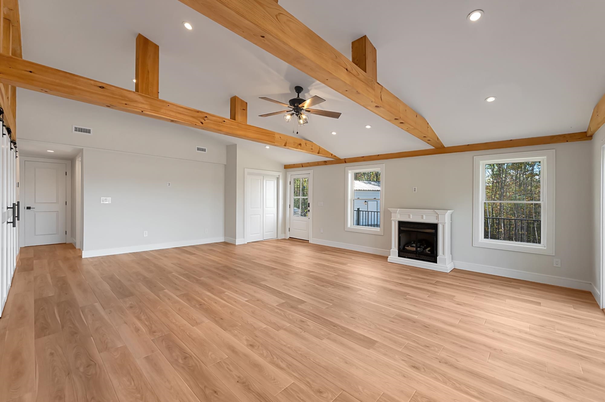 Gas Fireplace in Cozy Family Room 25116375