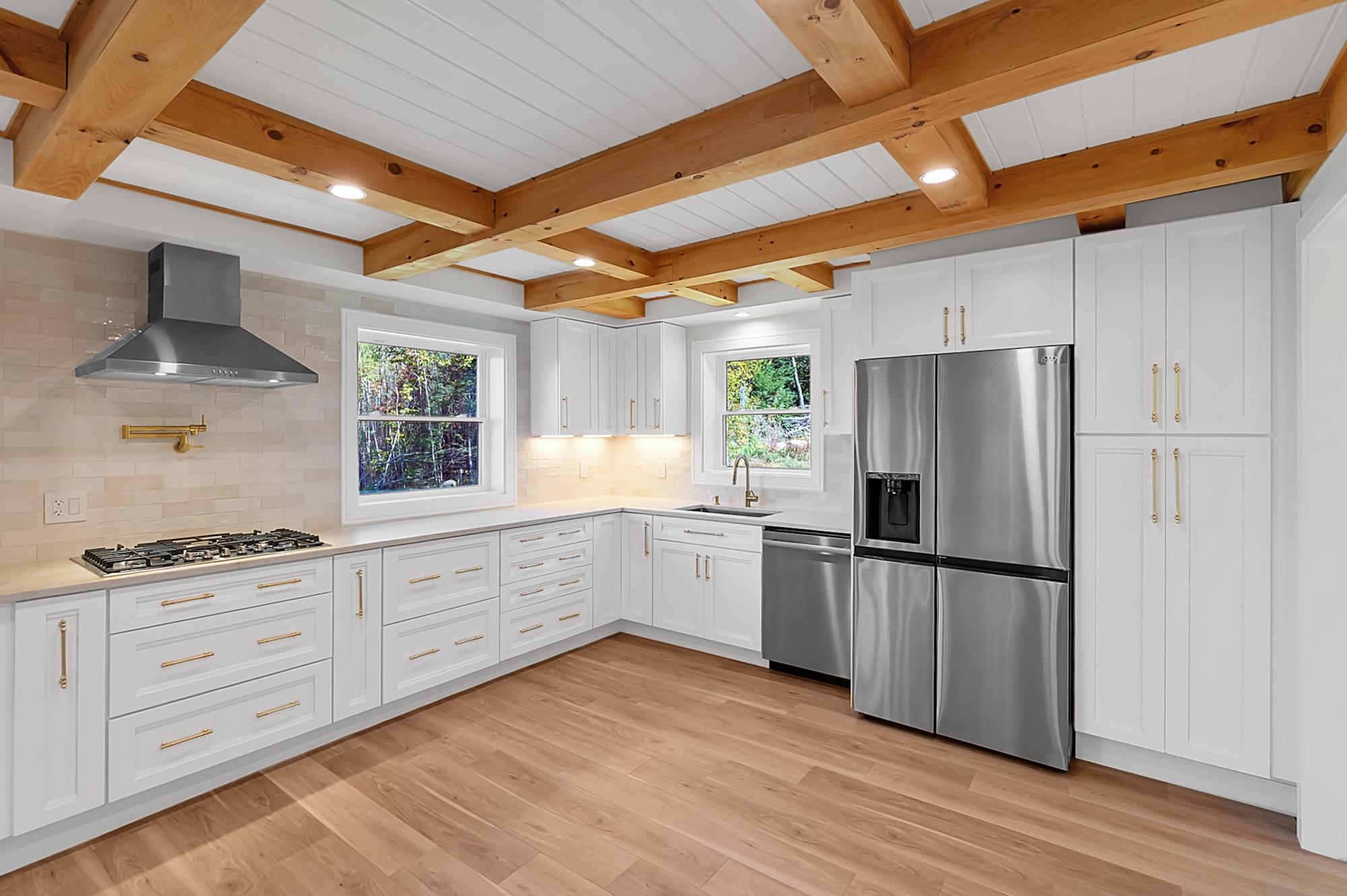 High End Kitchen Cabinets and Appliances 25116380