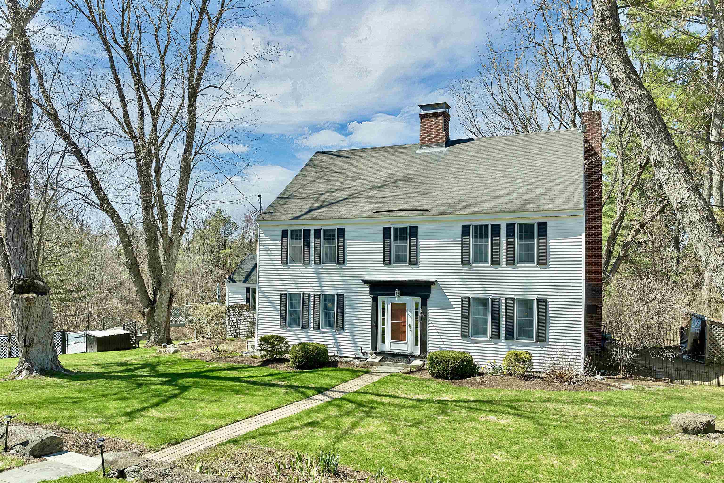 247 Meredith Center Rd, Meredith, NH 03253