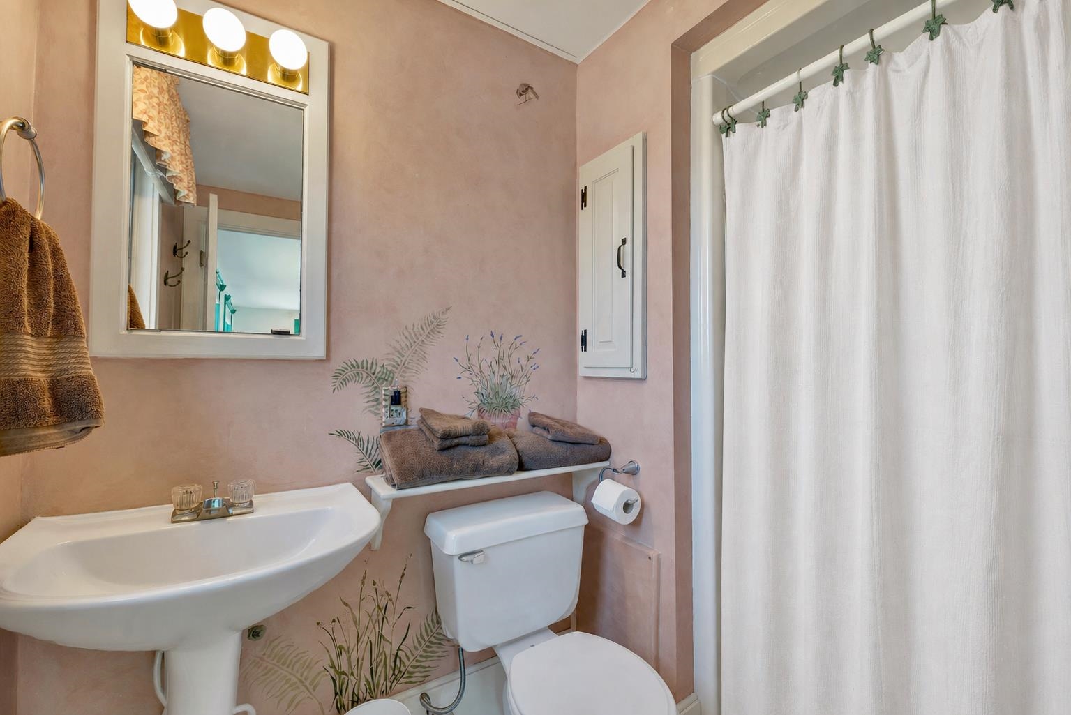 247 Meredith Center Rd, Meredith, NH 03253