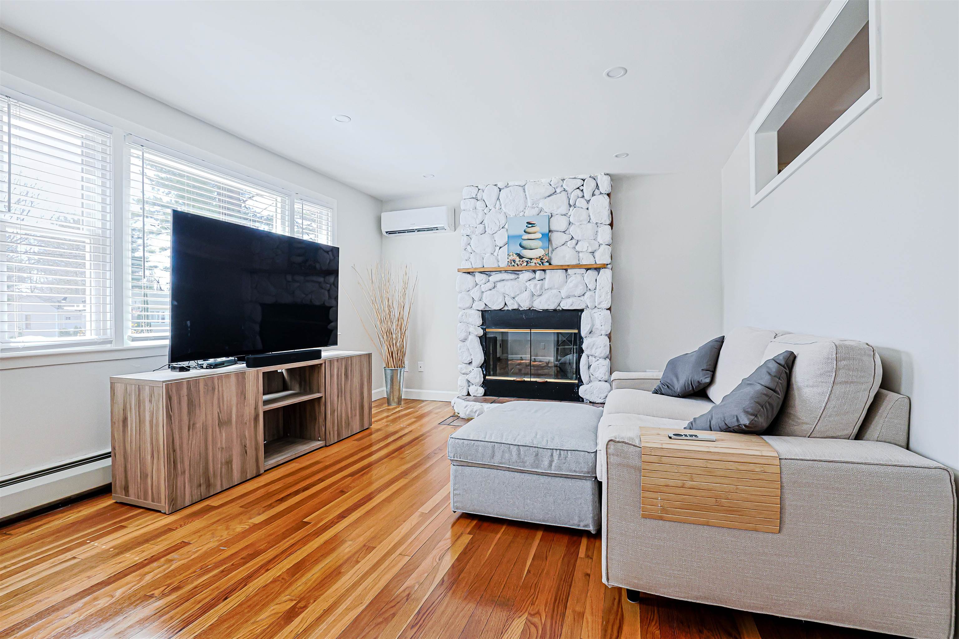 19 Strafford Rd, Dover, NH 03820