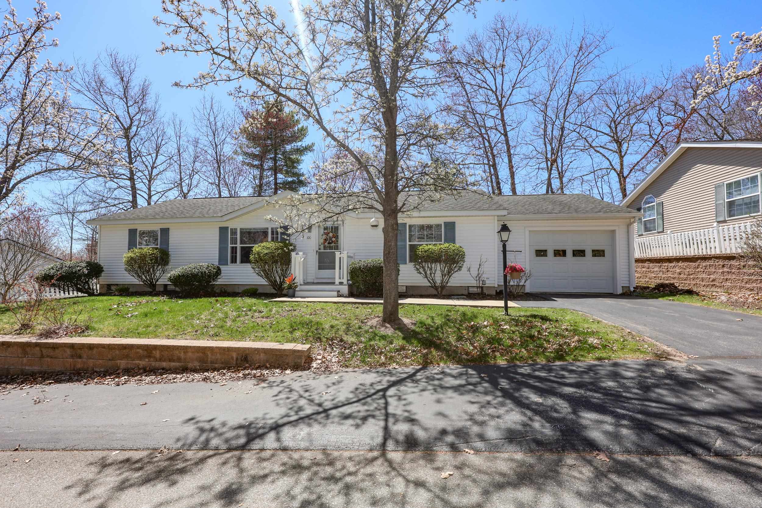 100 Ledgewood Way, Manchester, NH 03104