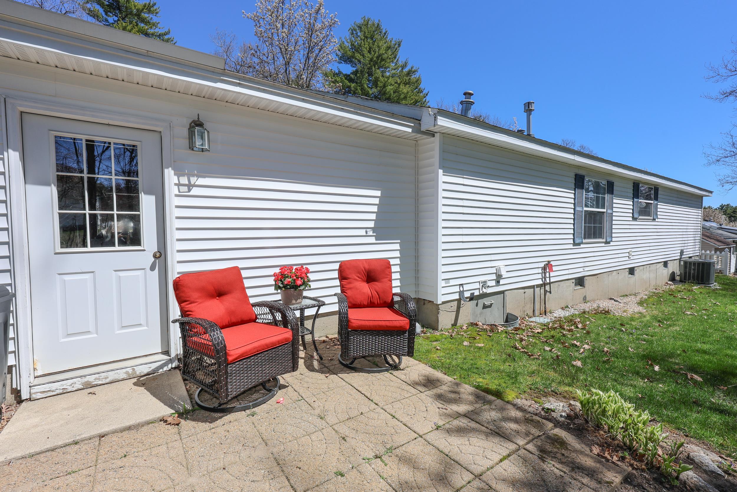 100 Ledgewood Way, Manchester, NH 03104