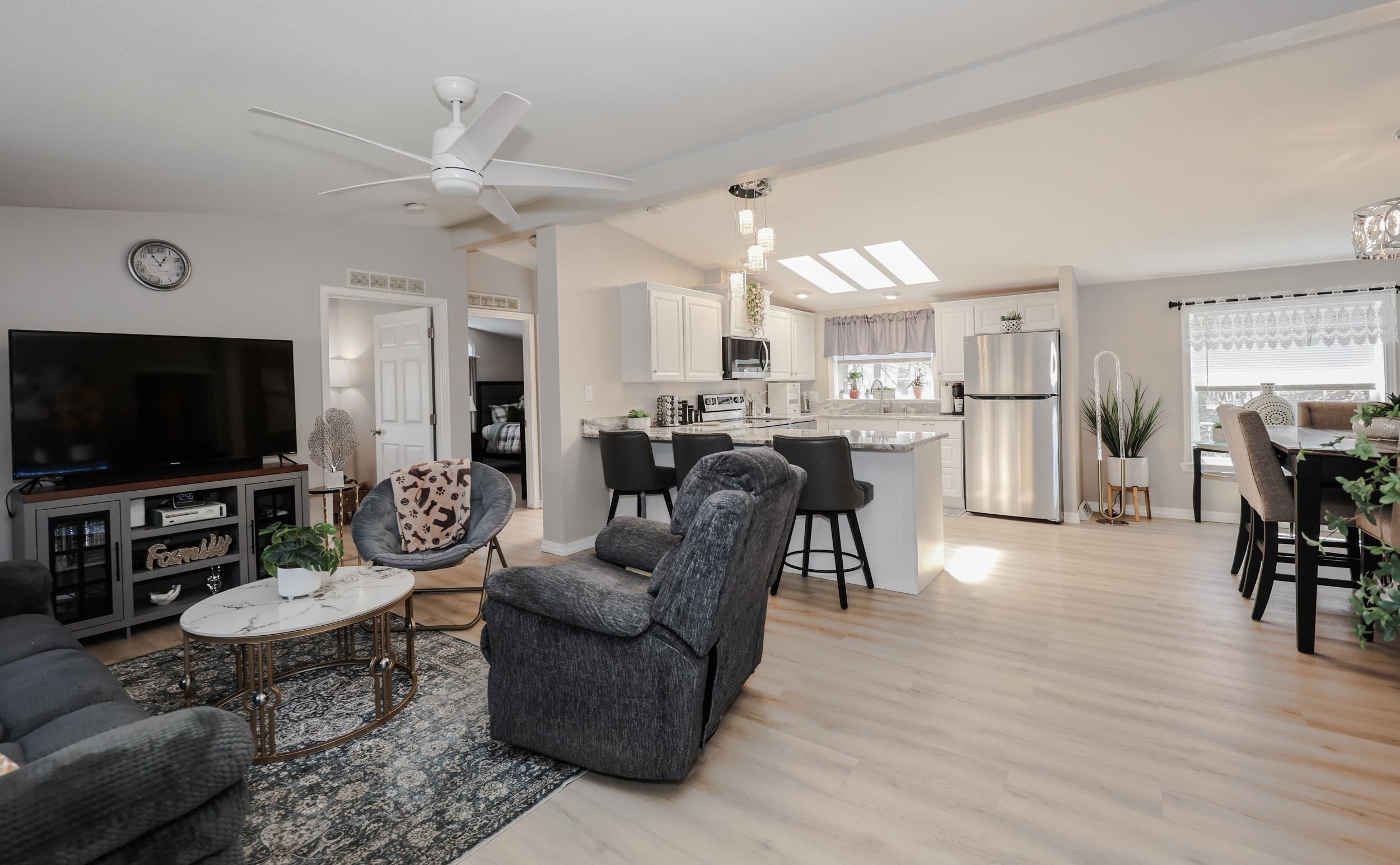 100 Ledgewood Way, Manchester, NH 03104