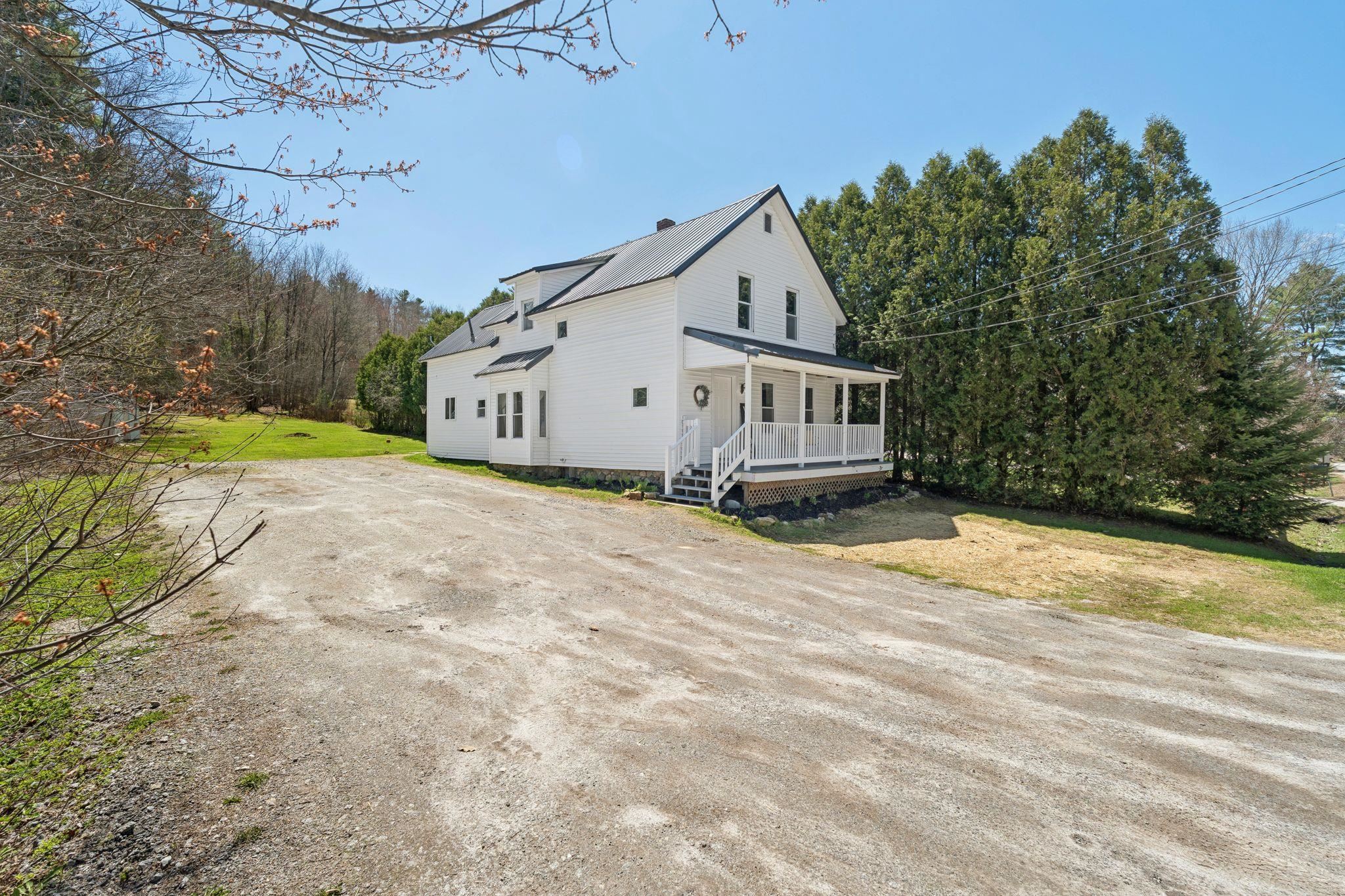 207 Maple St, Newport, NH 03773