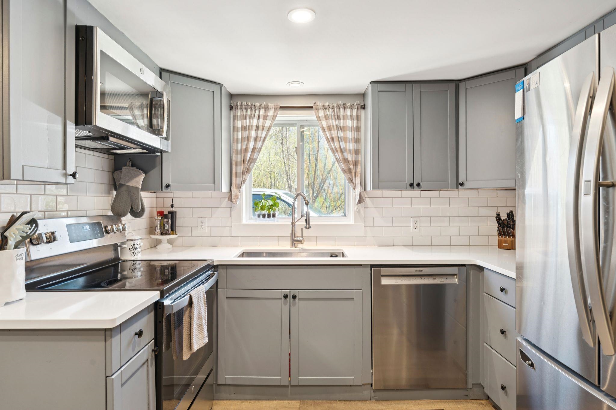 207 Maple St, Newport, NH 03773