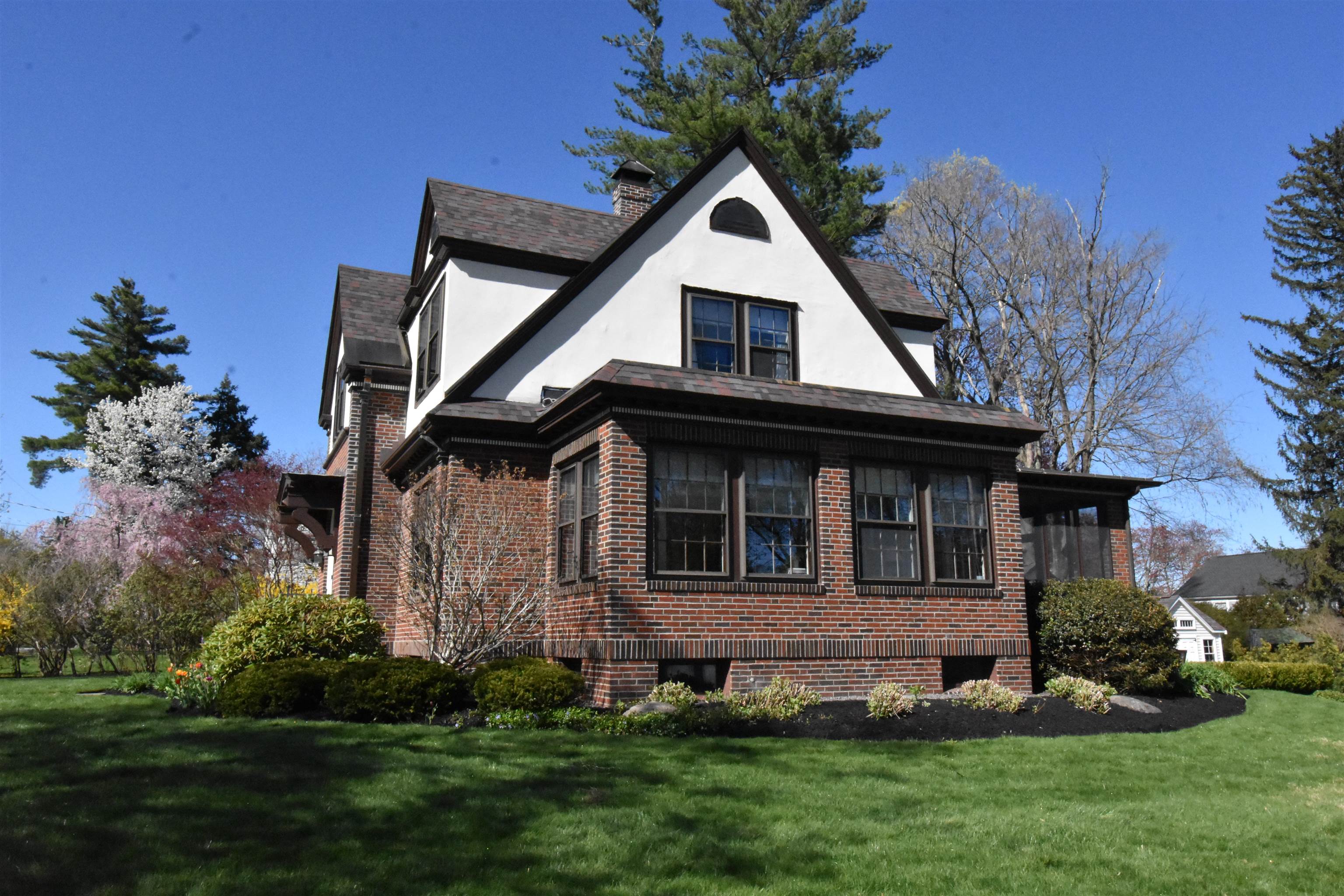 37 Chester St, Nashua, NH 03064