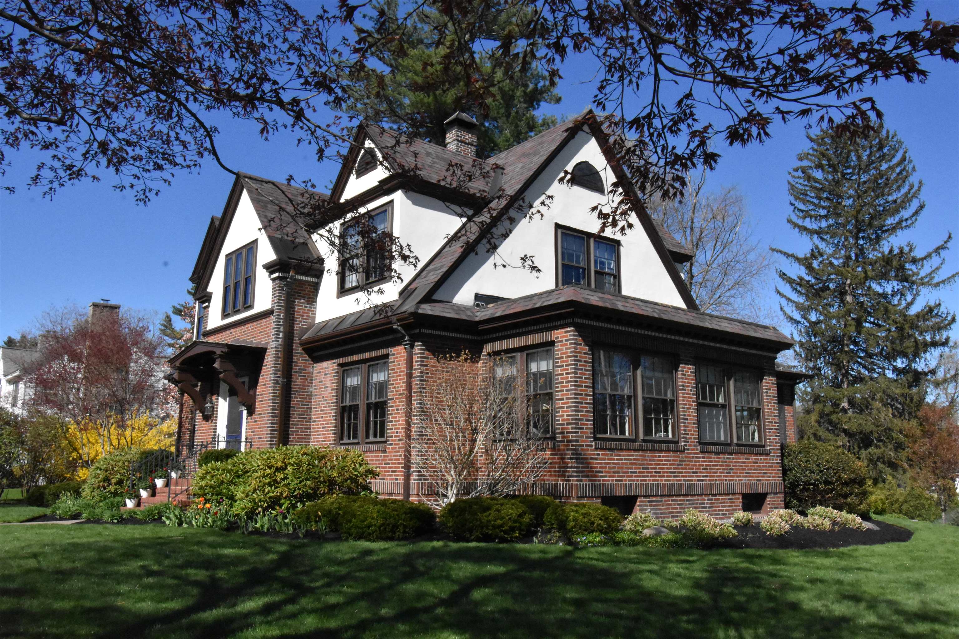 37 Chester St, Nashua, NH 03064