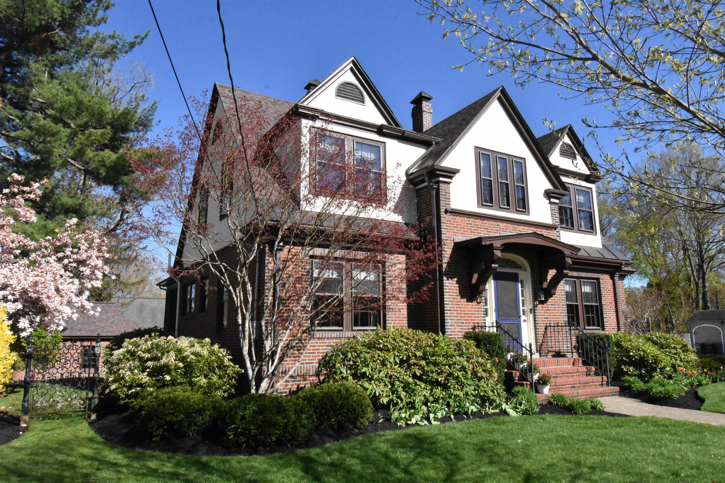 37 Chester St, Nashua, NH 03064