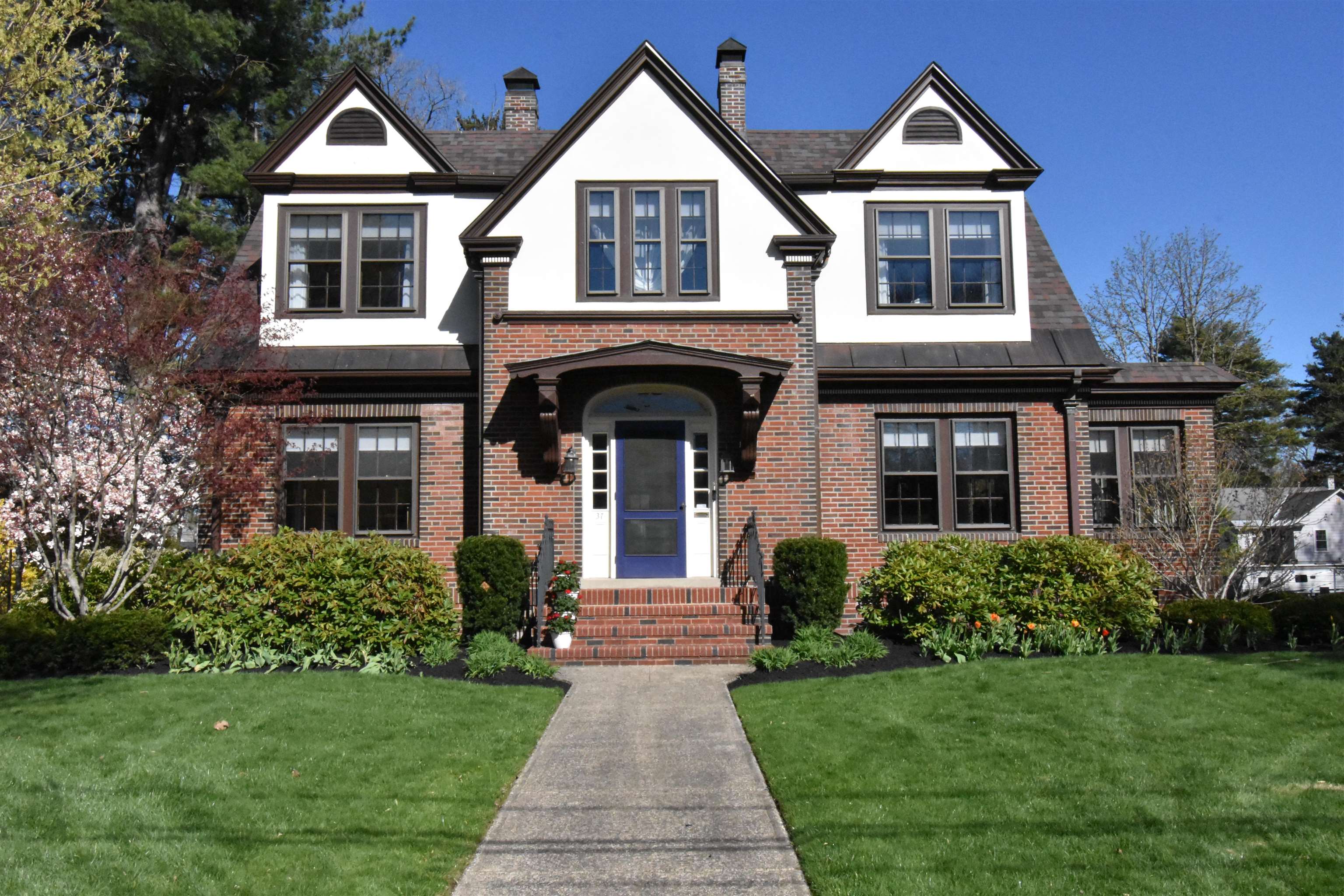 37 Chester St, Nashua, NH 03064