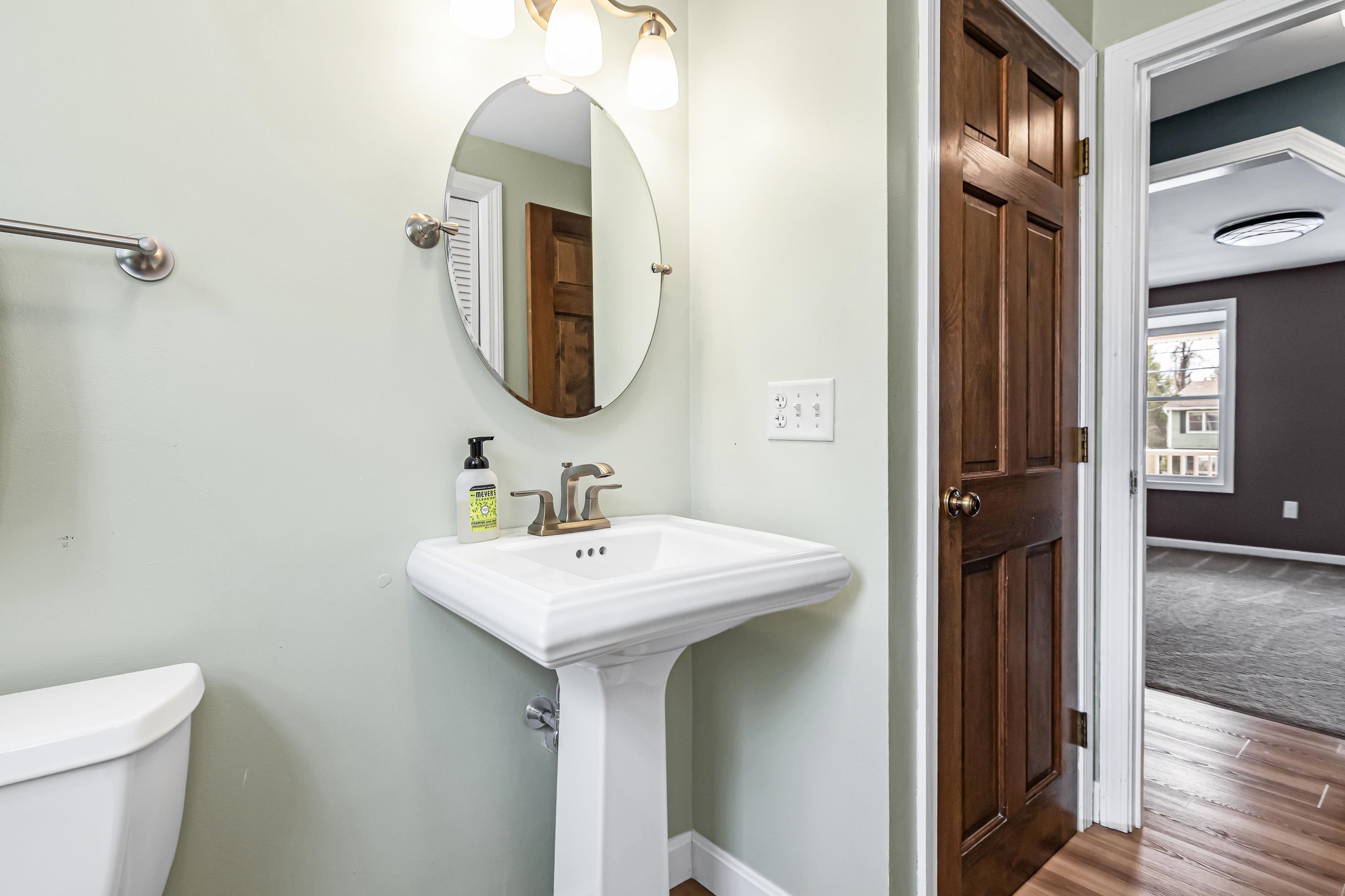 149 Barretts Hill Rd, Hudson, NH 03051