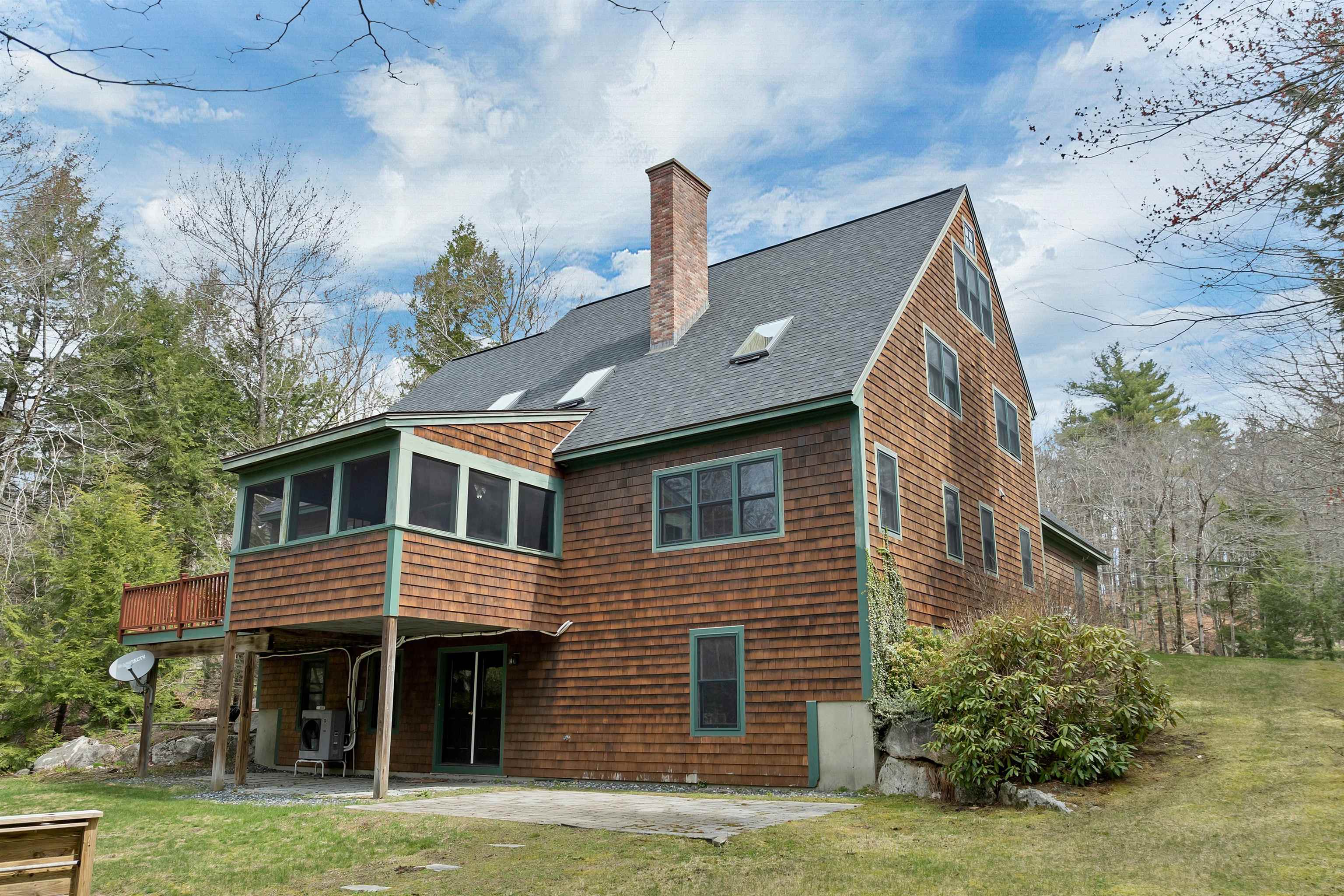 518 Old Main St, New London, NH 03257