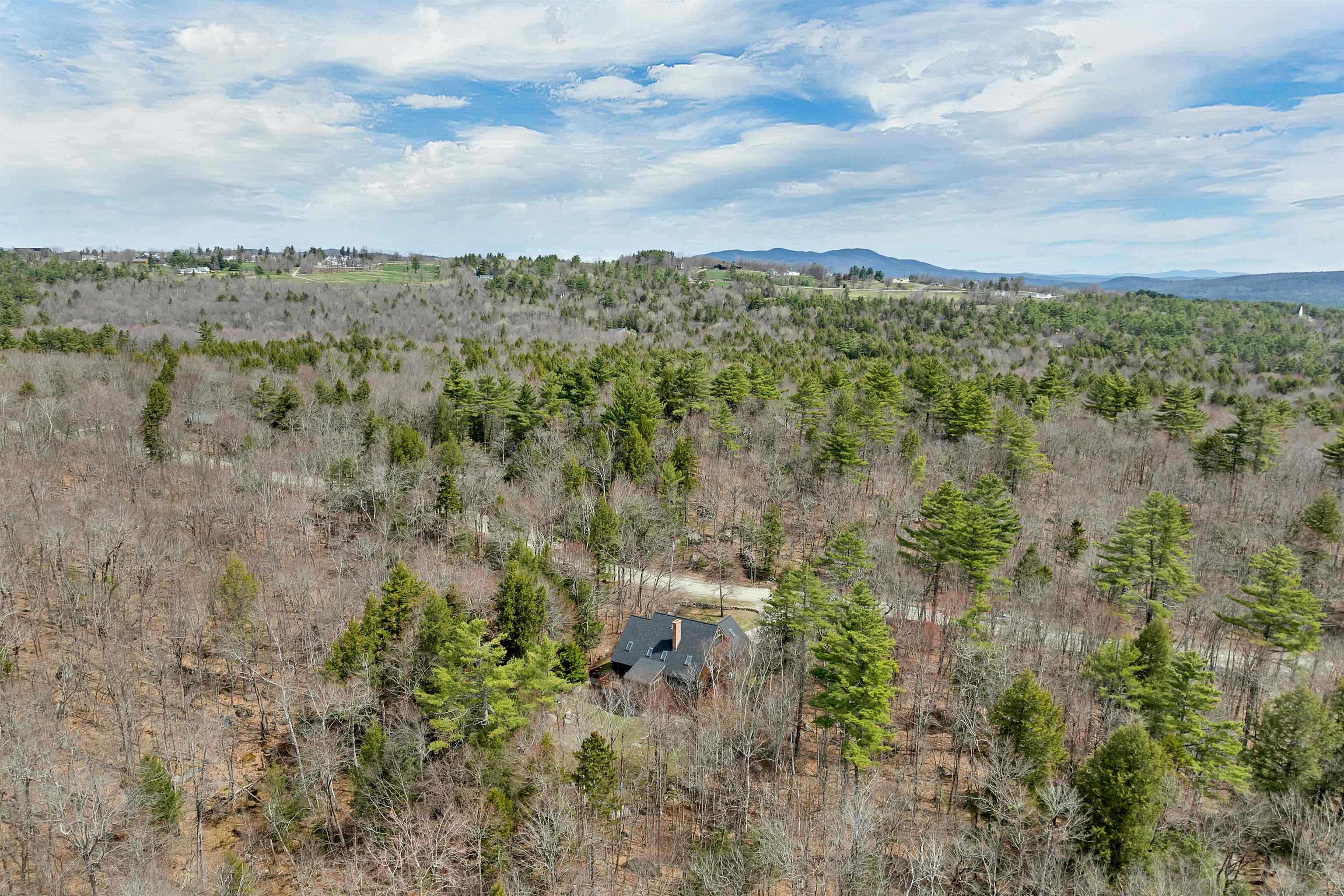 518 Old Main St, New London, NH 03257