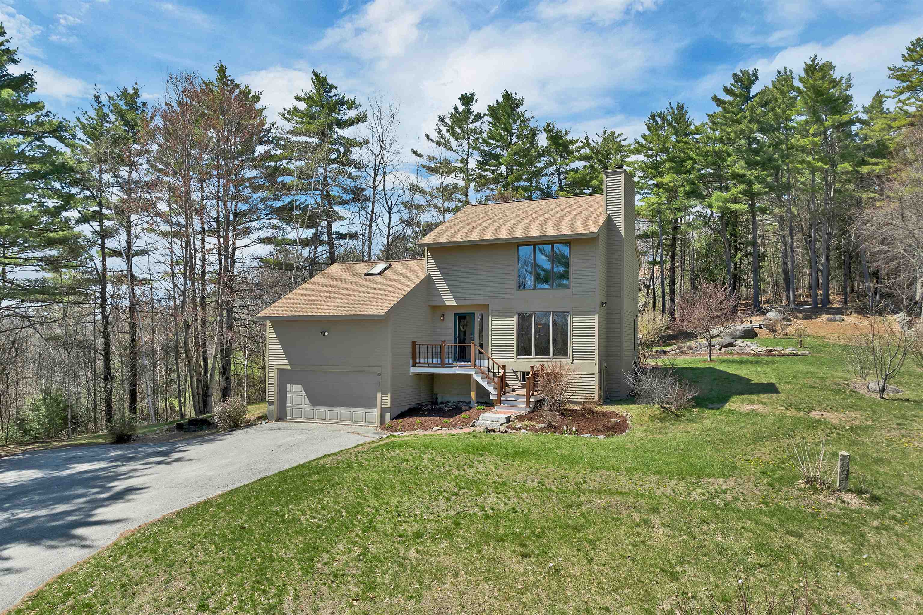 68 Stagecoach Rd, Sunapee, NH 03782