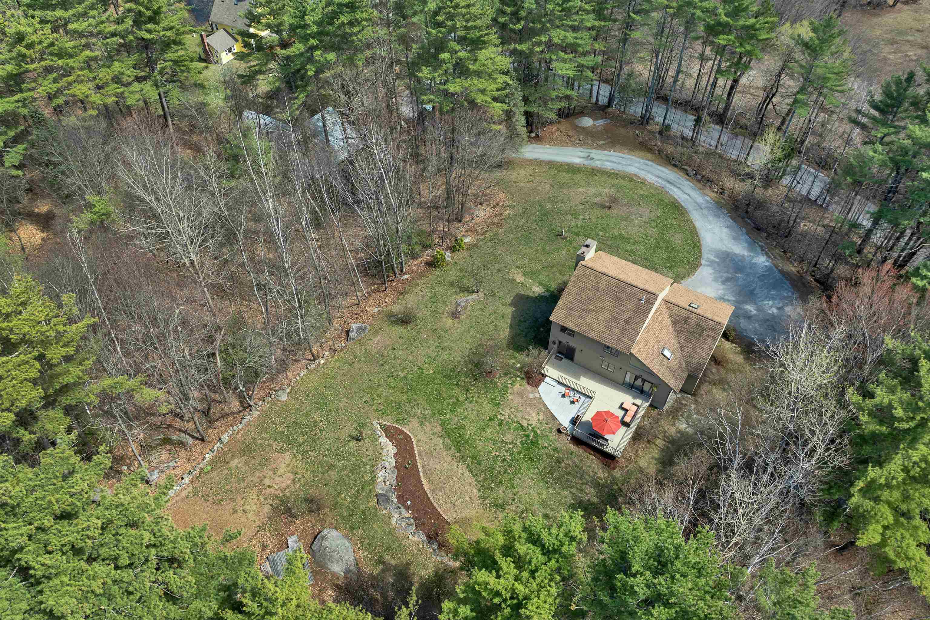 68 Stagecoach Rd, Sunapee, NH 03782