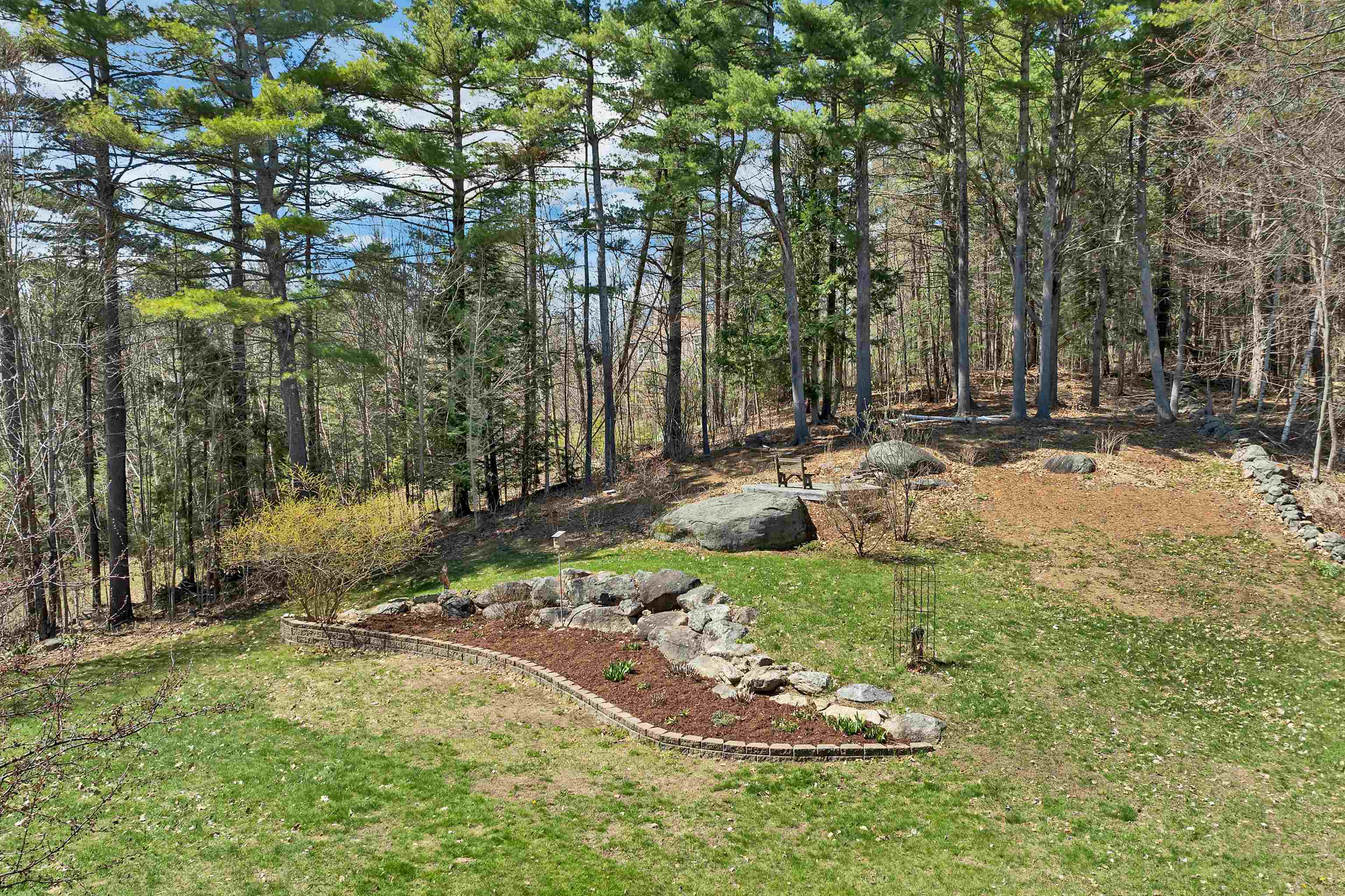 68 Stagecoach Rd, Sunapee, NH 03782