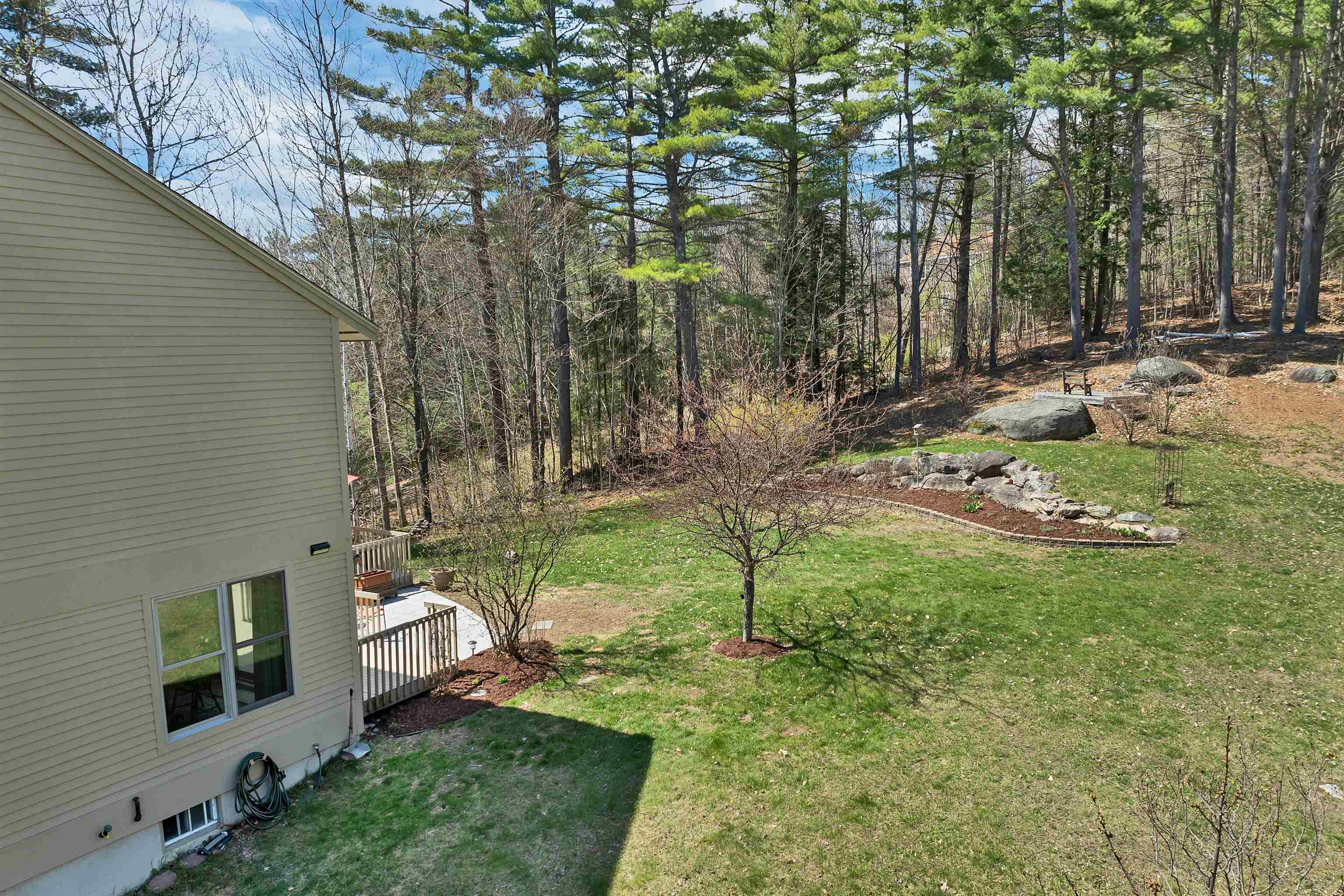 68 Stagecoach Rd, Sunapee, NH 03782