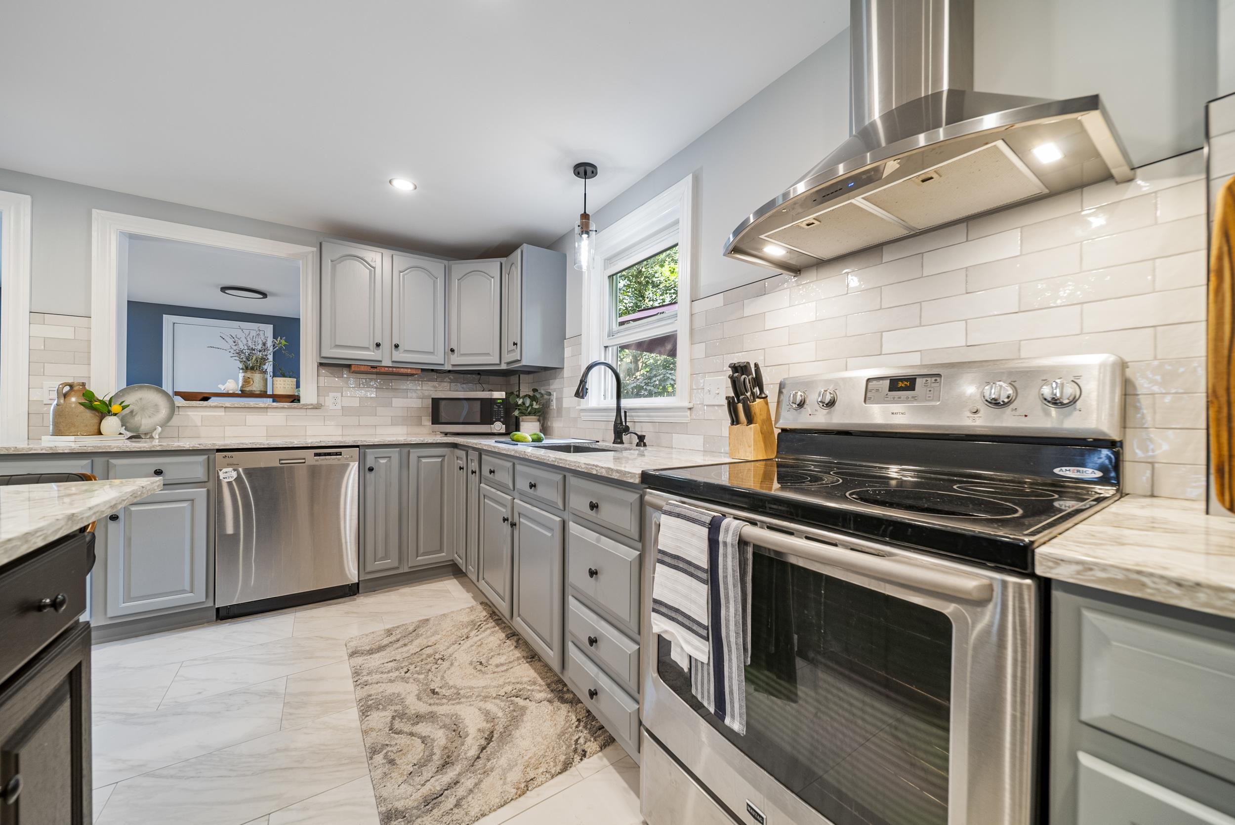 27 Courtland St, Nashua, NH 03064