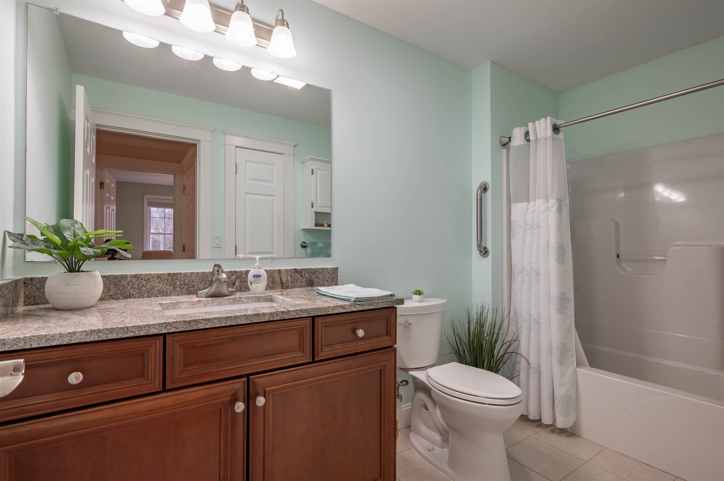 14 Weymouth Ct, Hudson, NH 03051