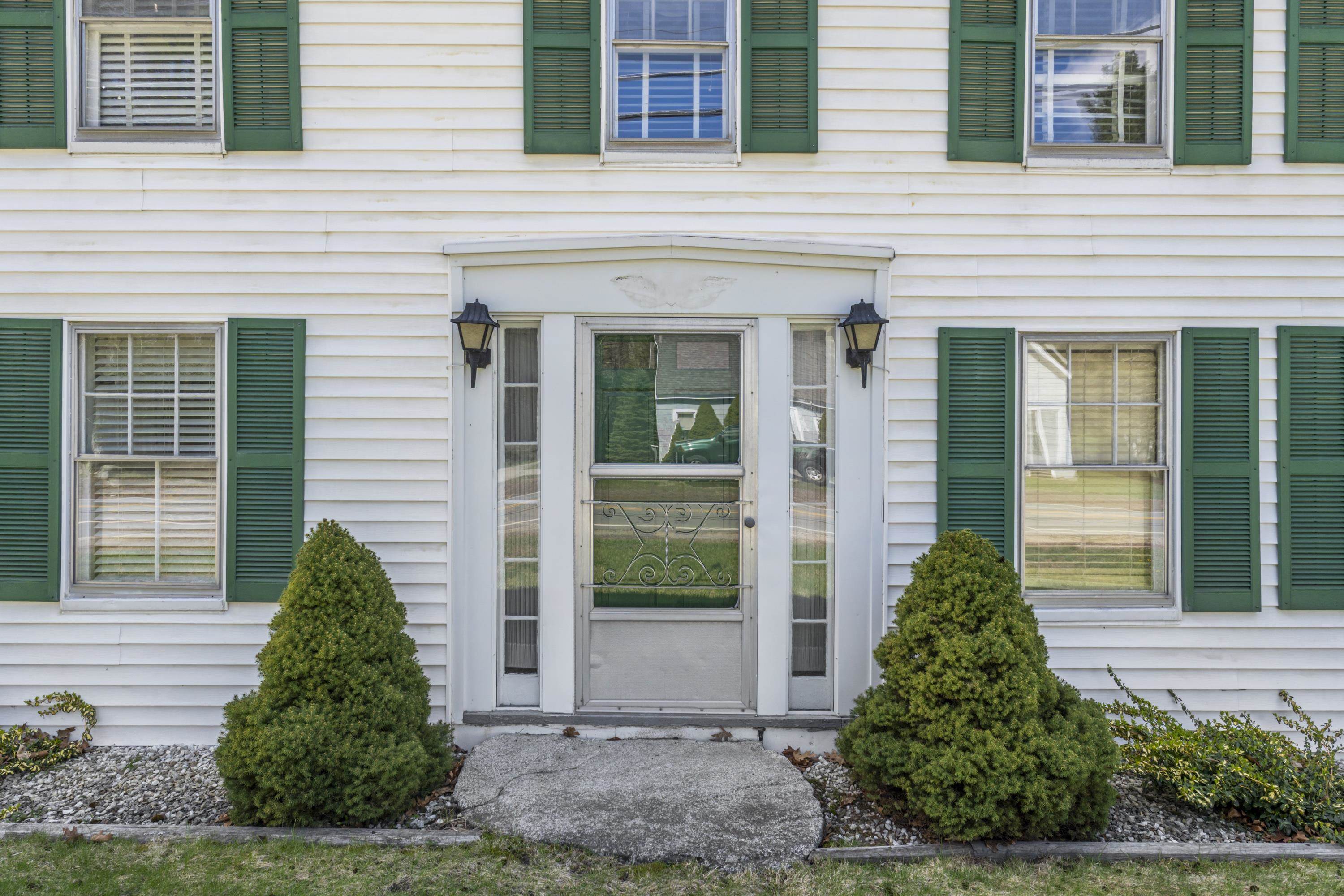 393 Wadleigh Falls Rd, Newmarket, NH 03857