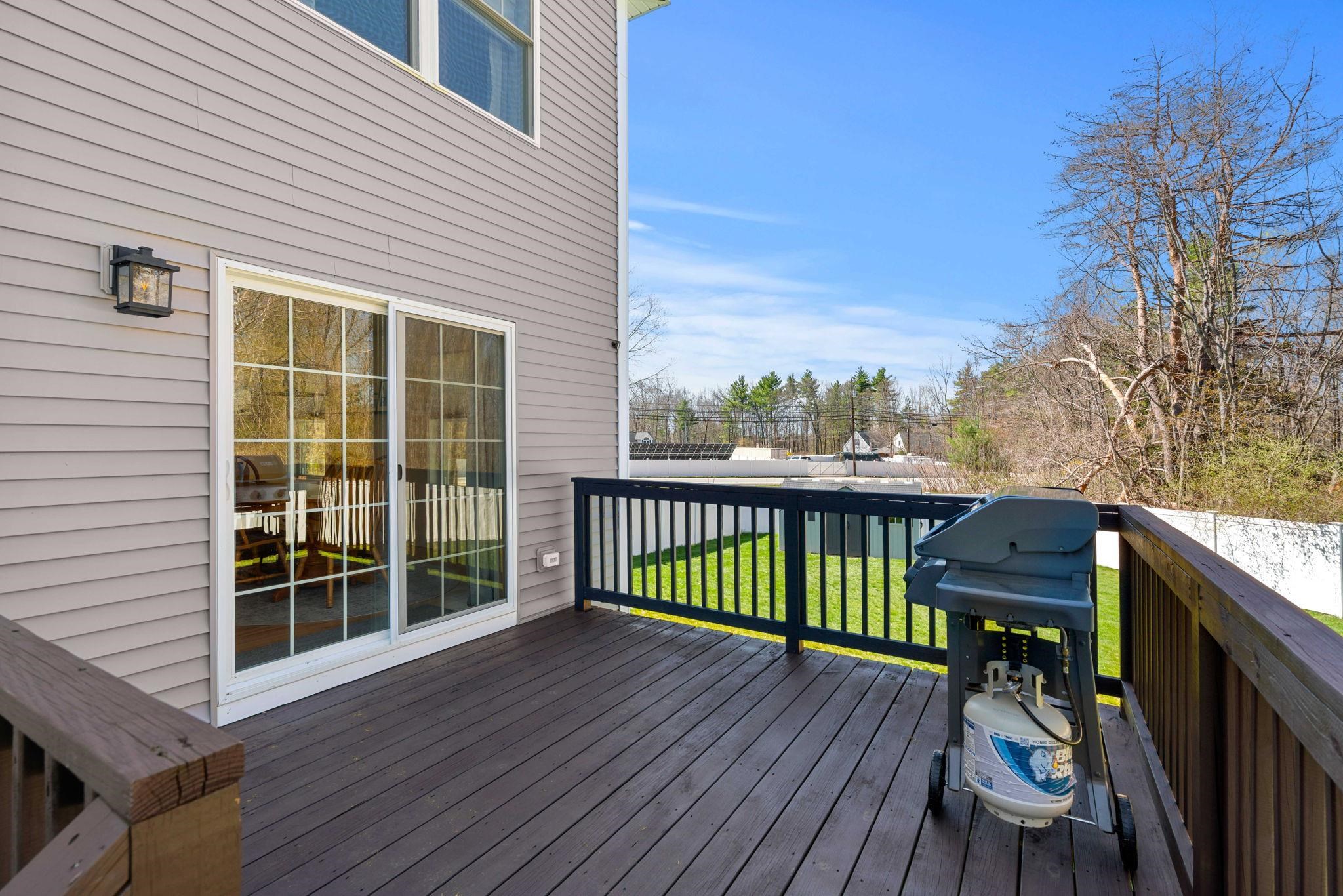 4 Overlook Dr, Epping, NH 03042