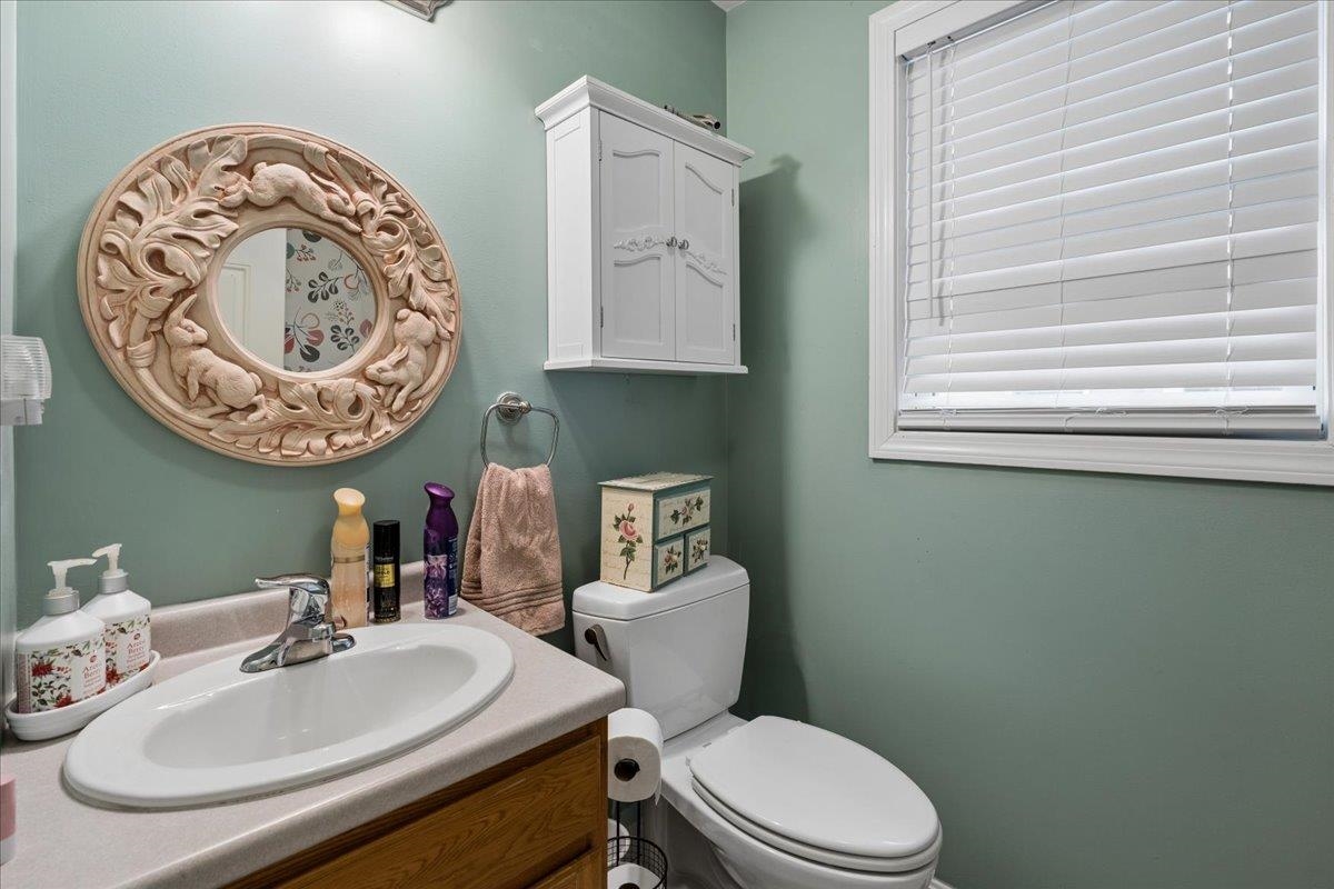 214 Cardigan Dr, Pembroke, NH 03275