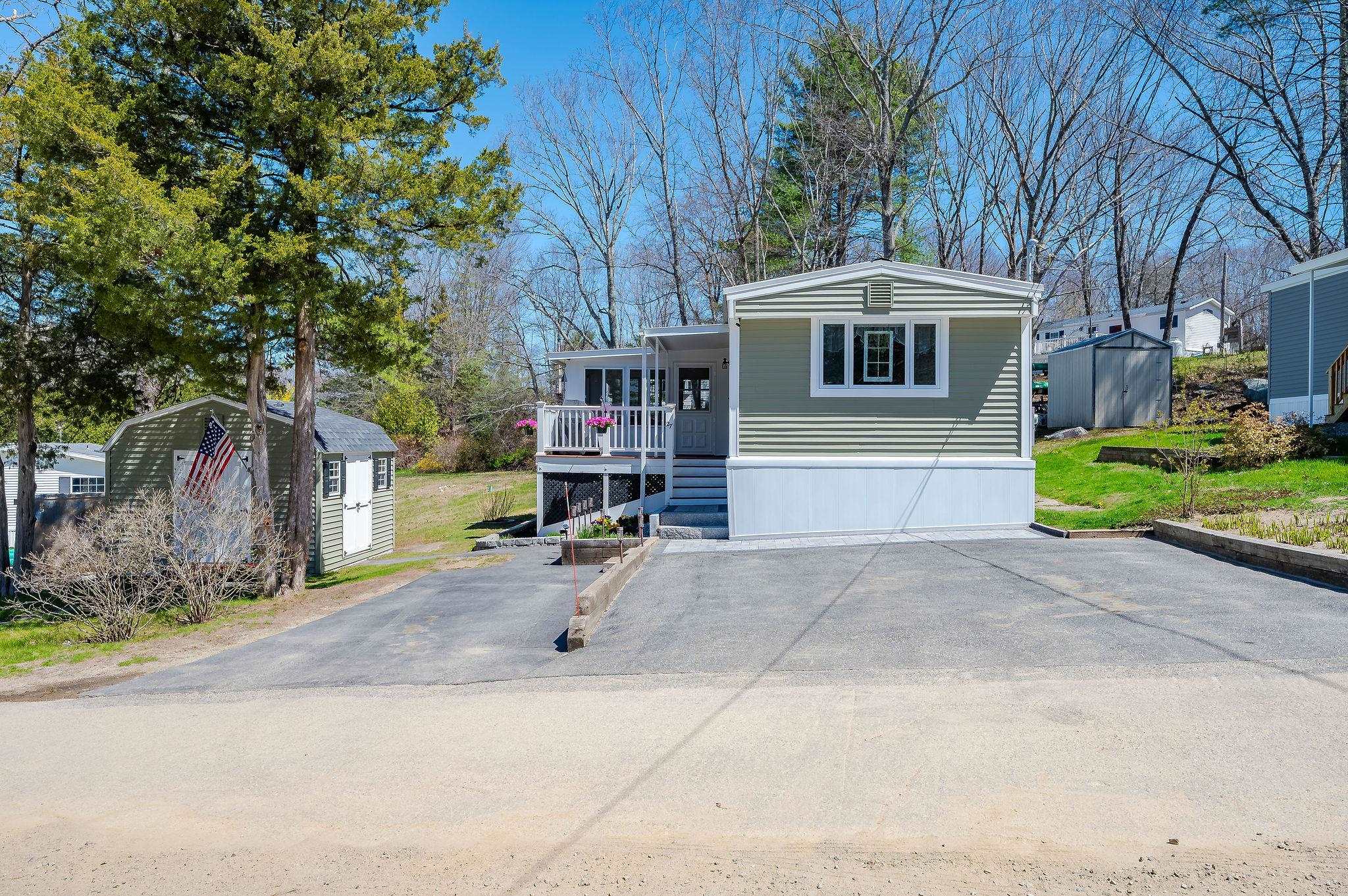 27 Ithica Ln, Newmarket, NH 03857