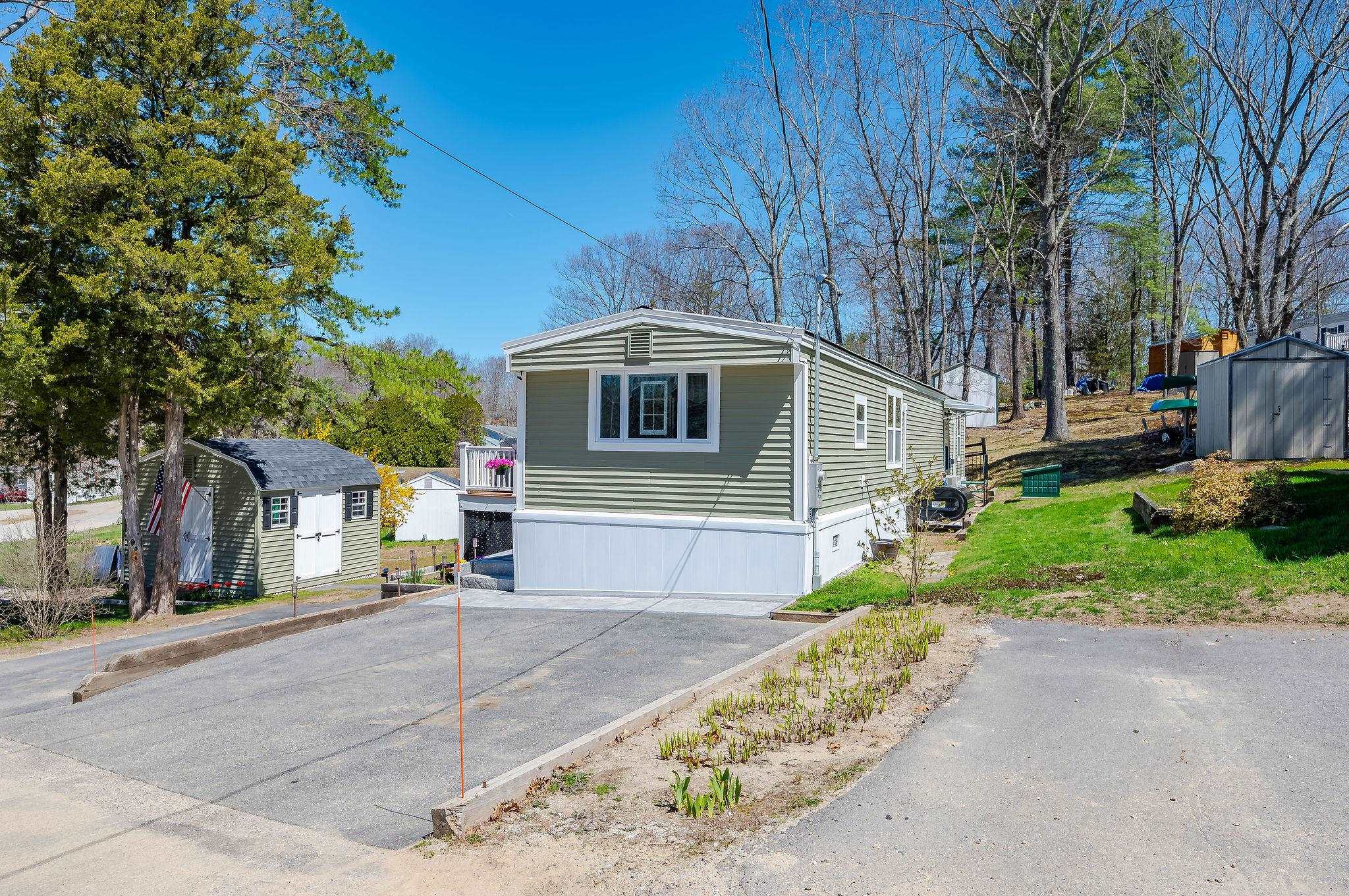 27 Ithica Ln, Newmarket, NH 03857