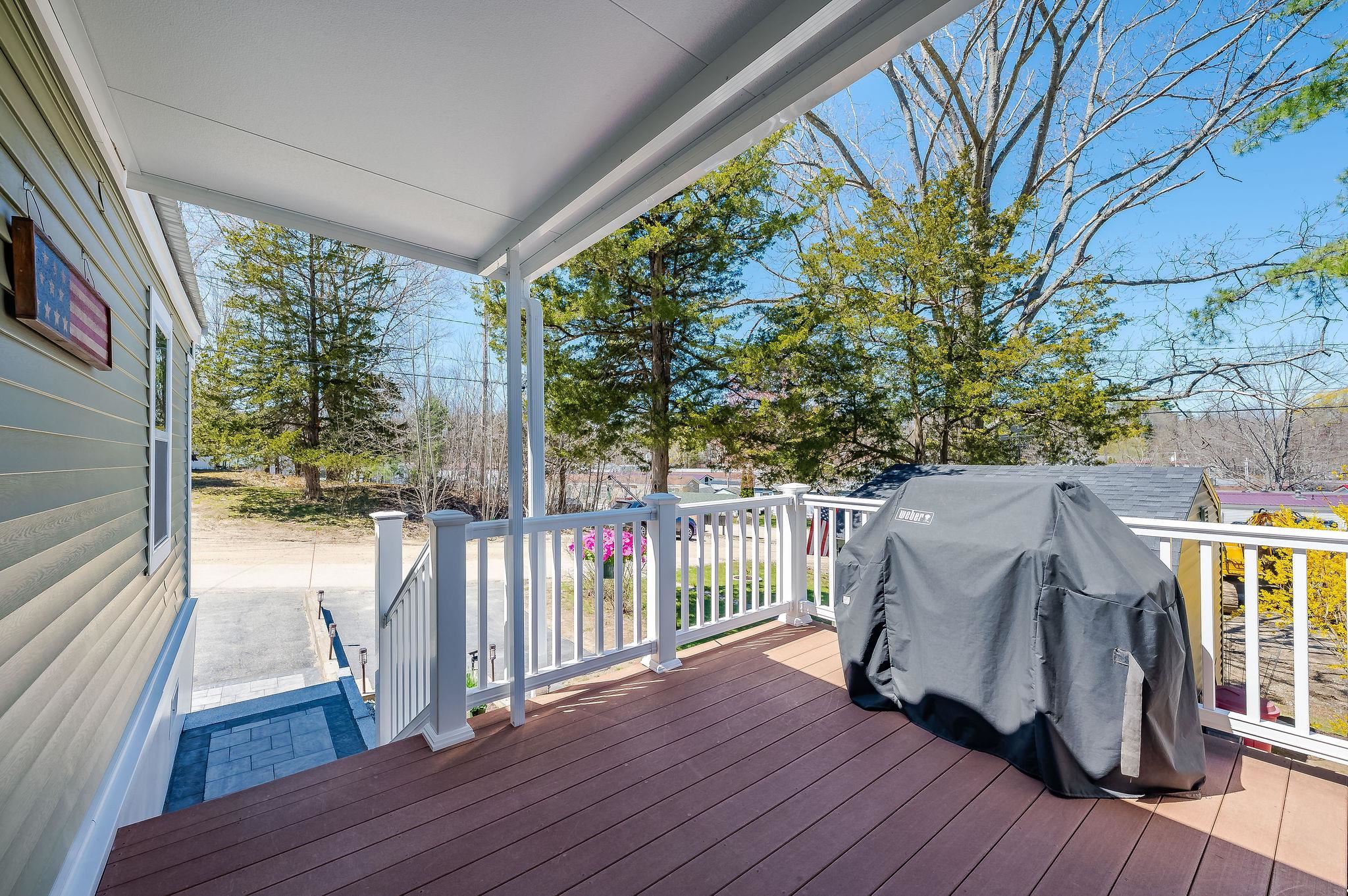 27 Ithica Ln, Newmarket, NH 03857