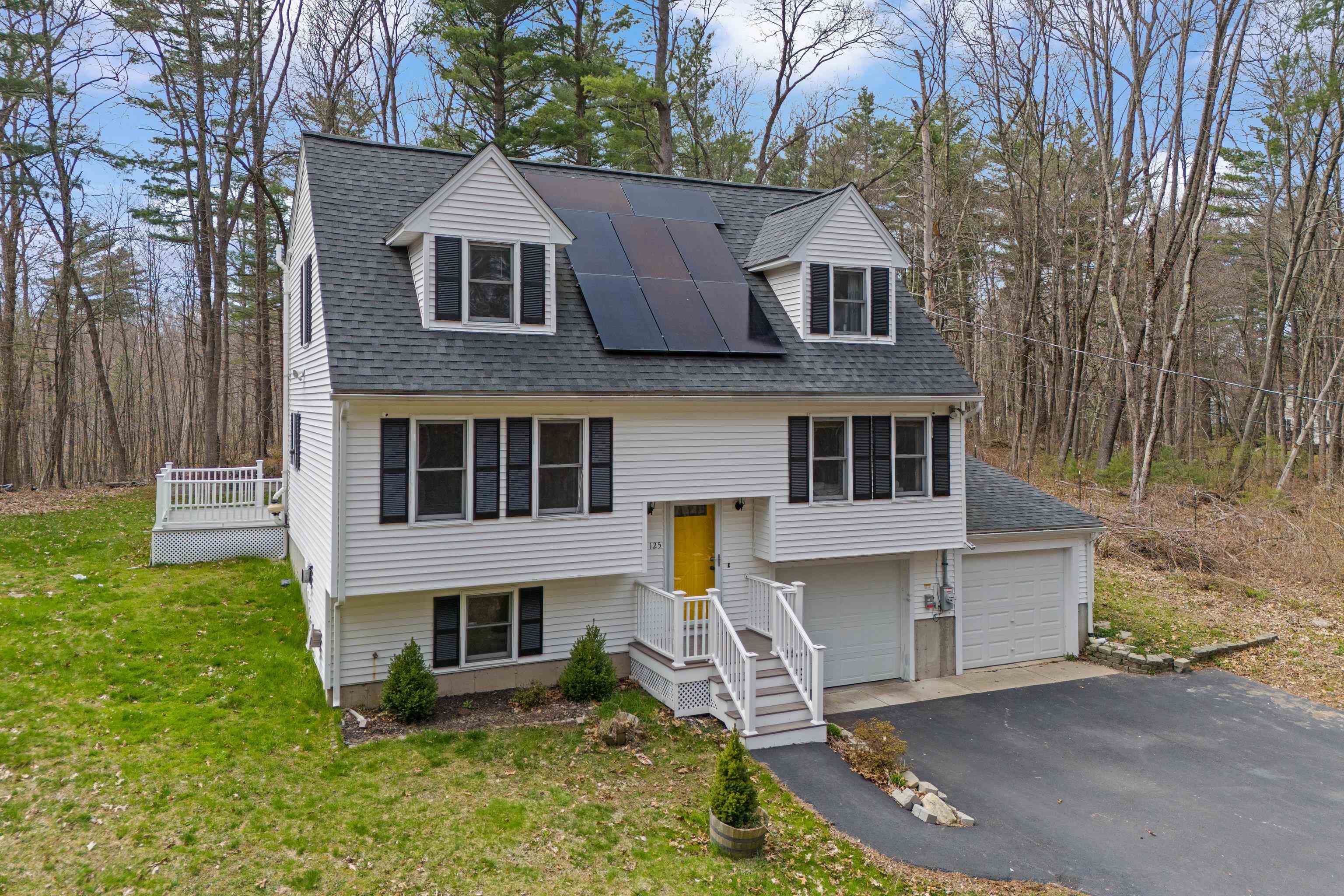 125 S Main St, Newton, NH 03858