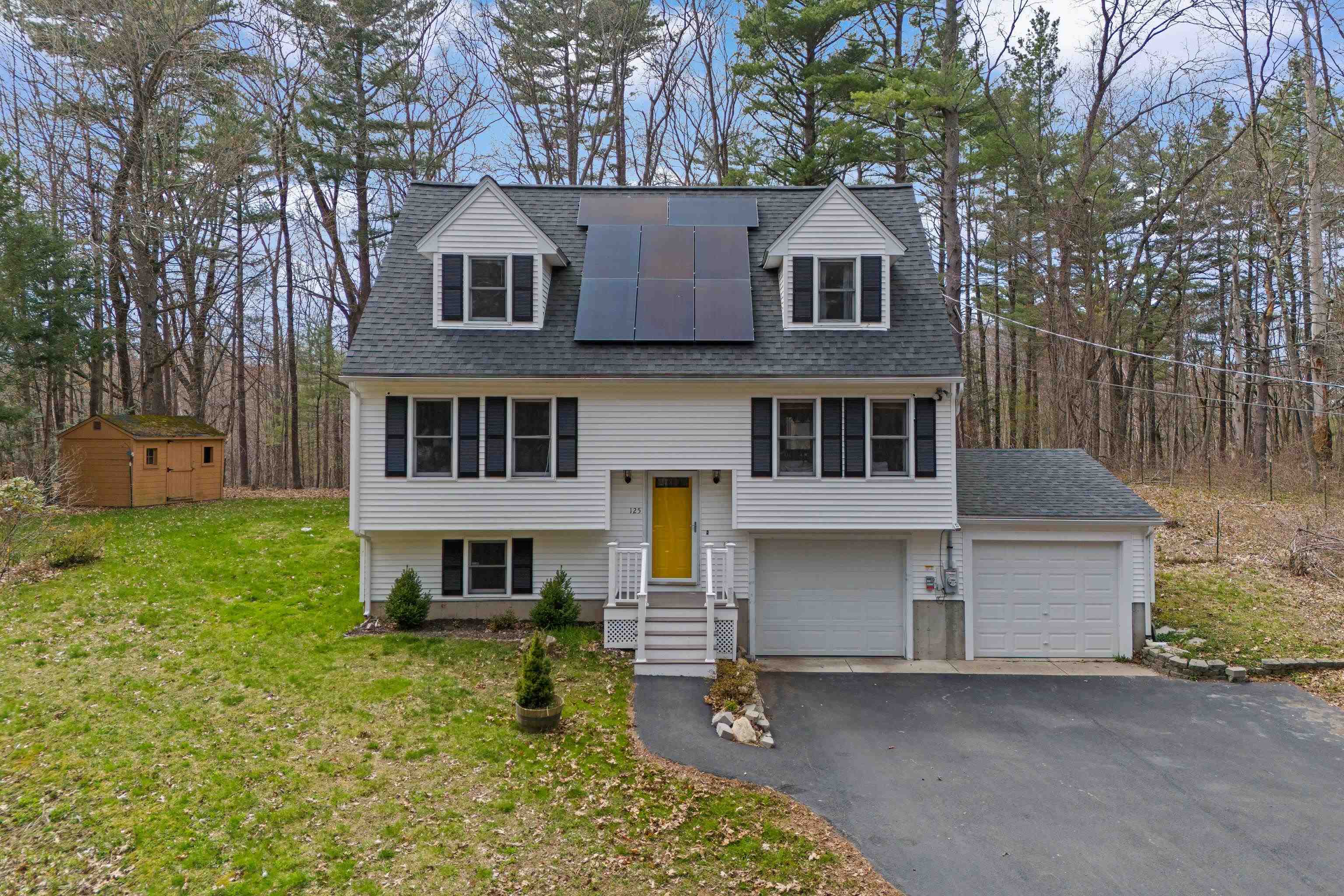 125 S Main St, Newton, NH 03858