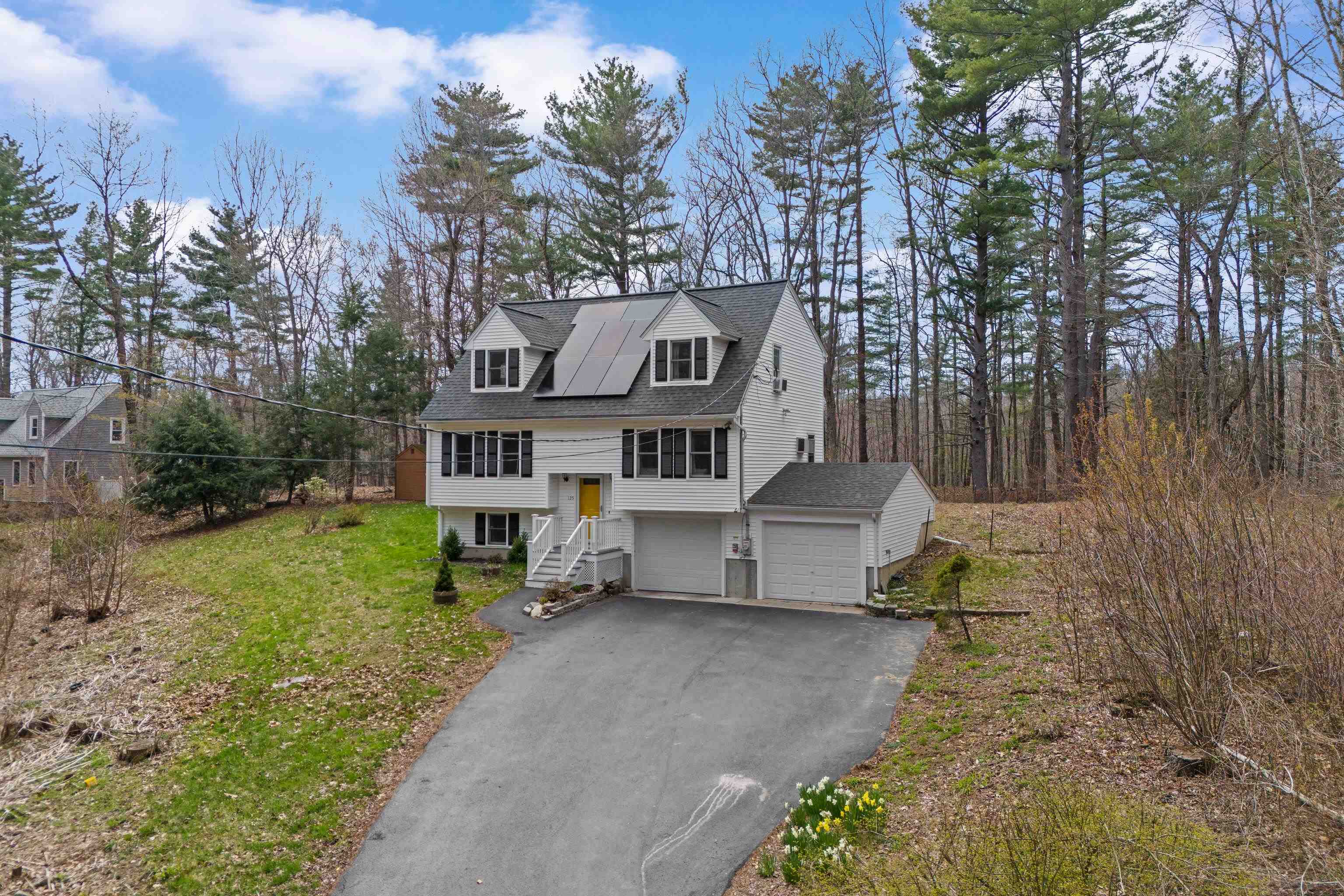 125 S Main St, Newton, NH 03858