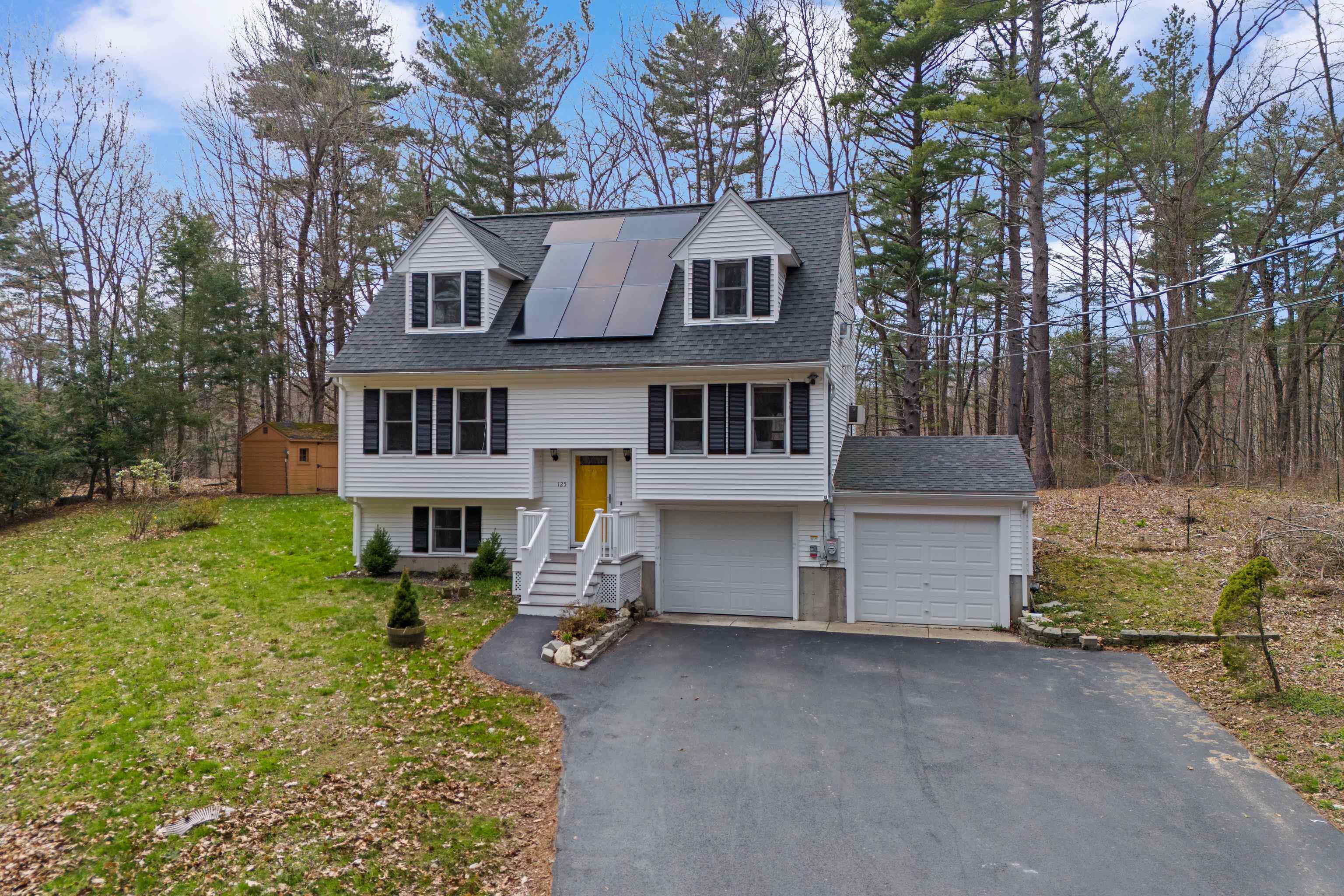 125 S Main St, Newton, NH 03858