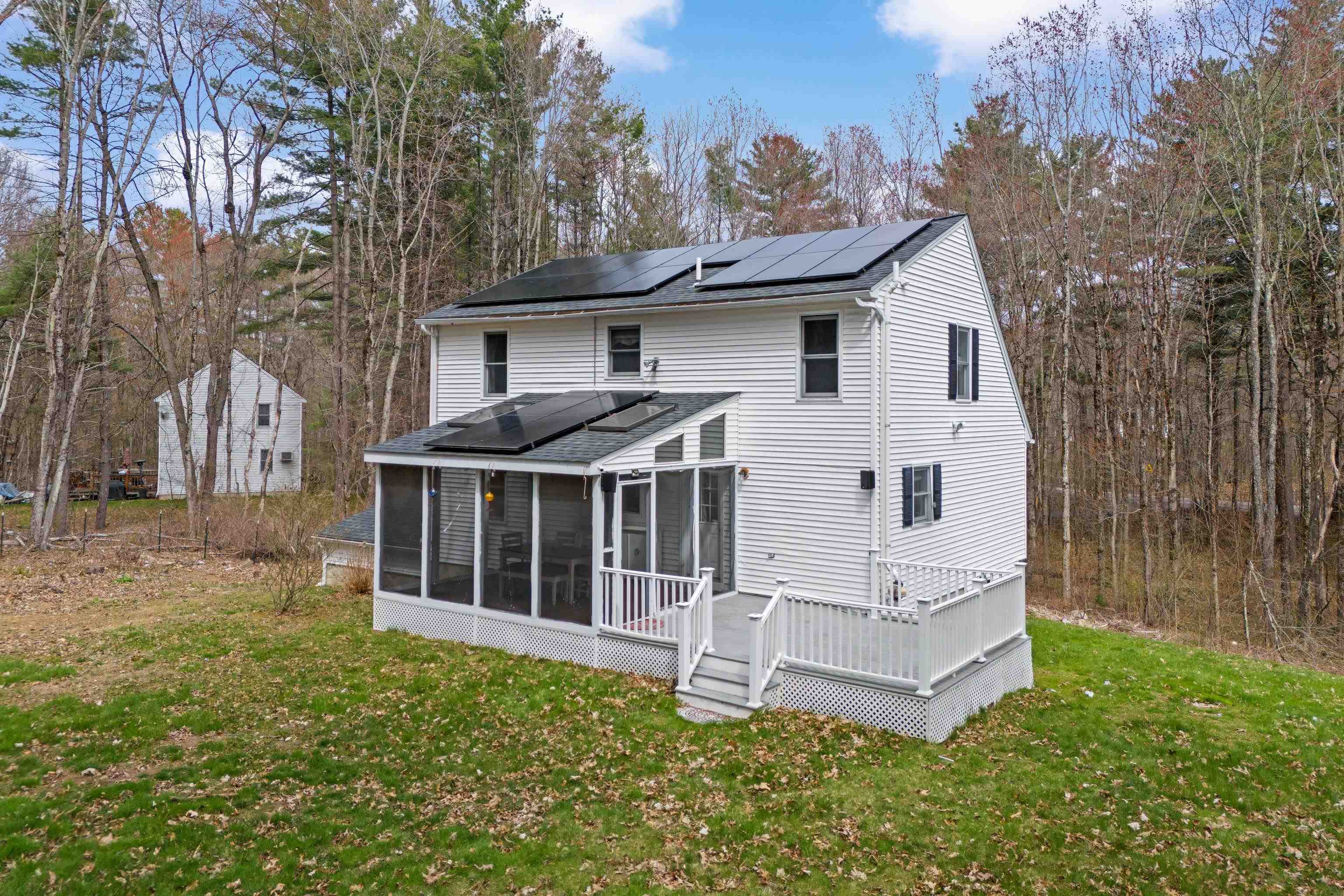125 S Main St, Newton, NH 03858