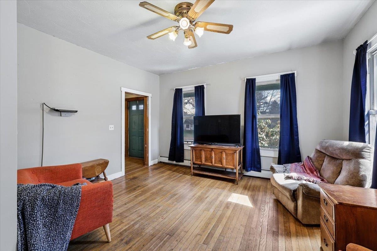 18 School St, Belmont, NH 03220