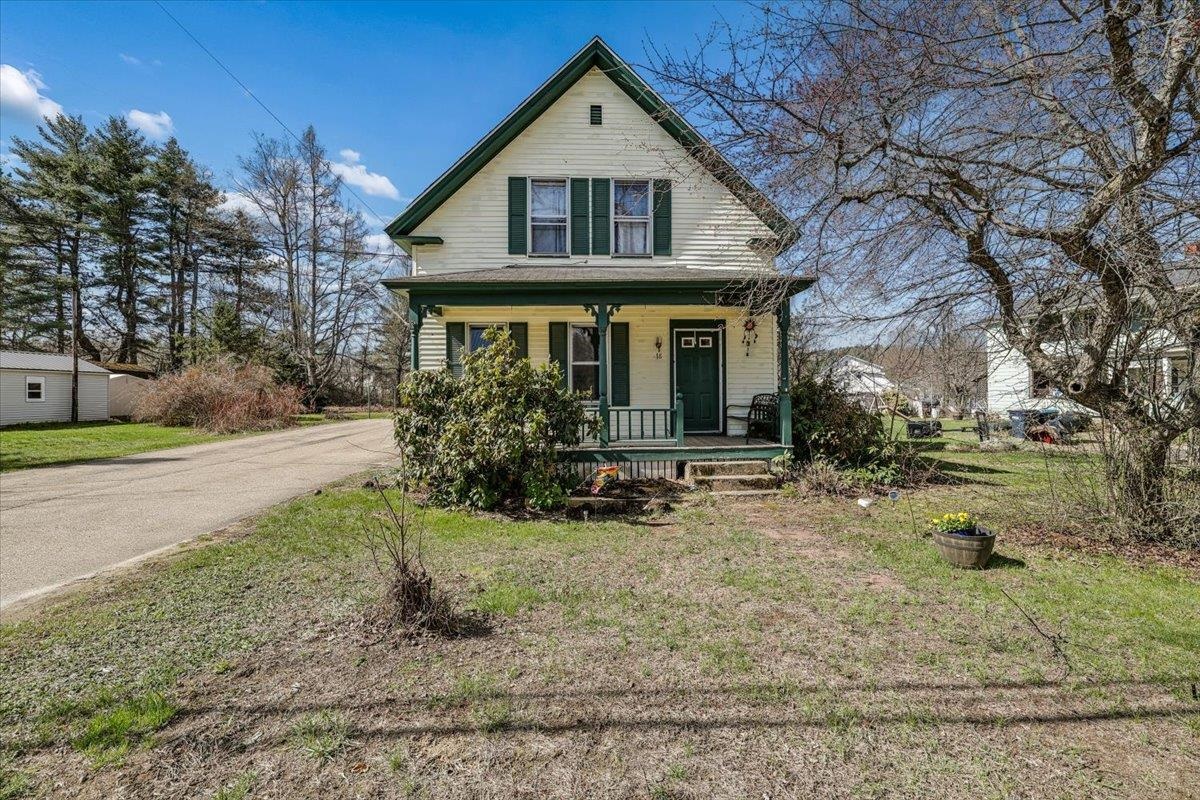 18 School St, Belmont, NH 03220