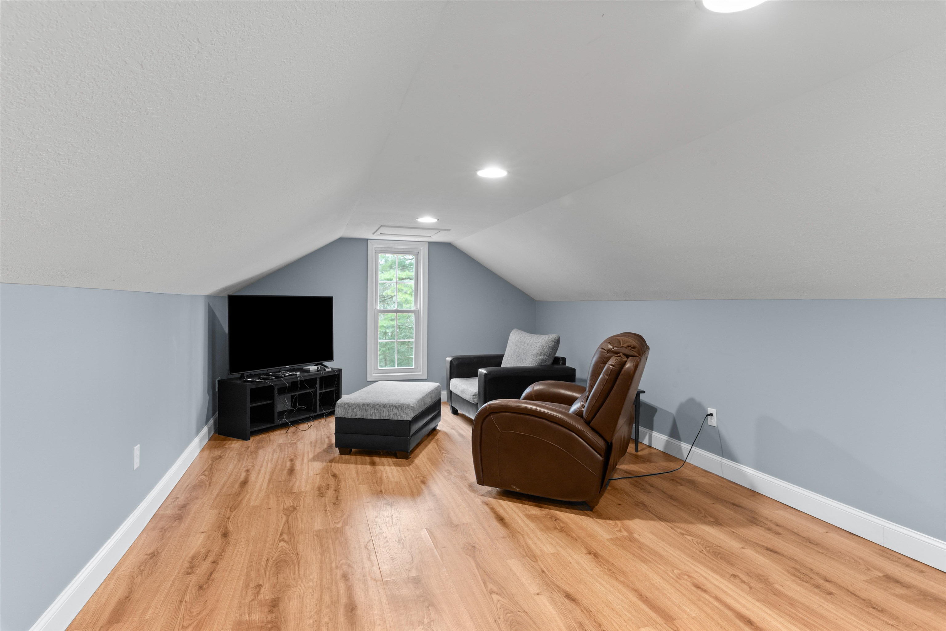 70 Landsdown Ln, Conway, NH 03818